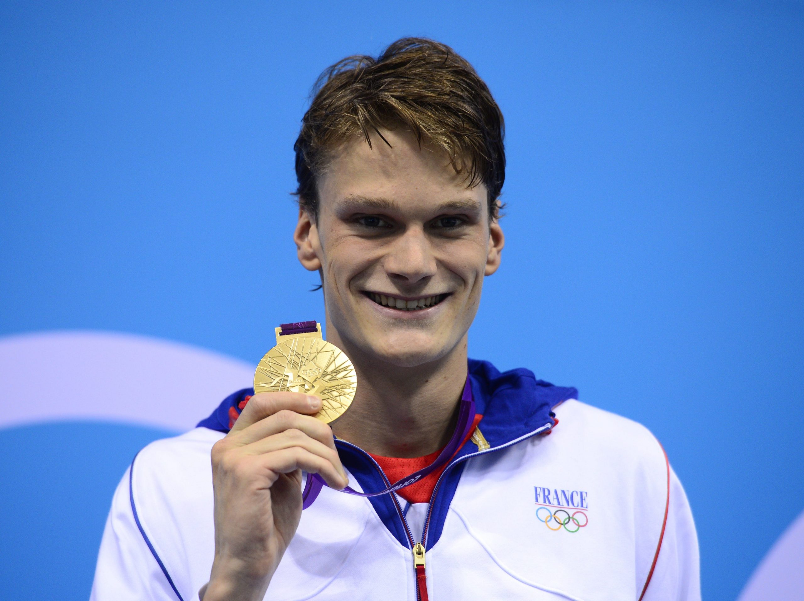 Yannick Agnel poses with his gold medal on the podium of the men's 200m freestyle swimming event at the London 2012 Olympic Games