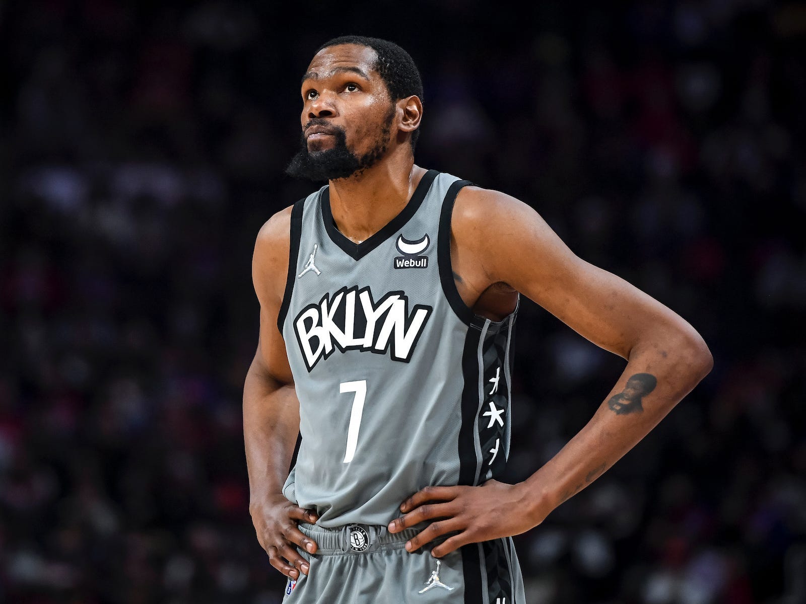 Kevin Durant puts his hands on his hips and looks up during a game.