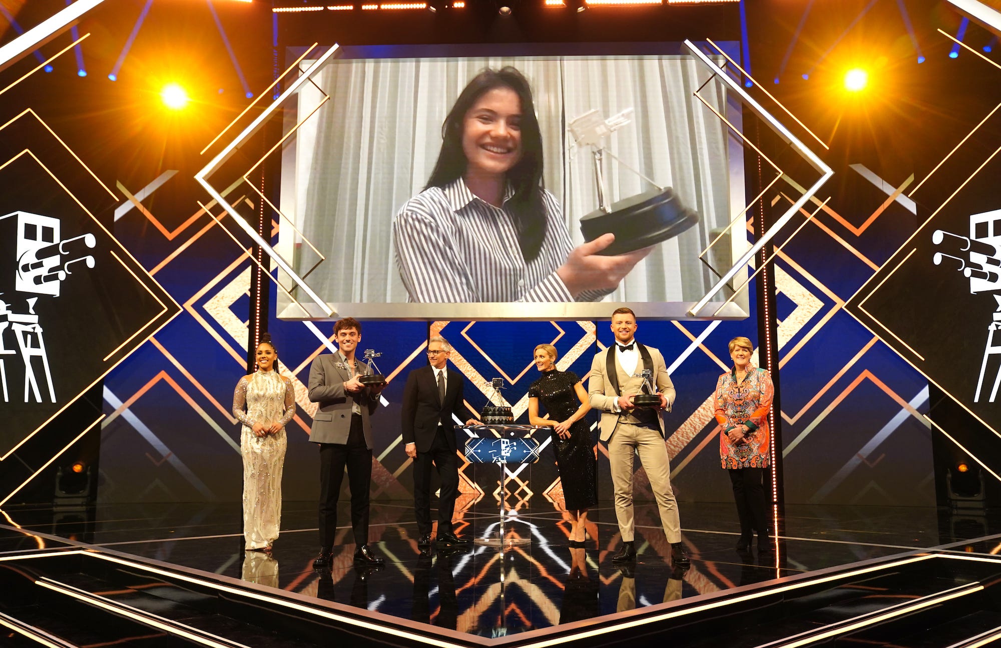 Emma Raducanu poses with her Sports Personality of the year award alongside (left-right) Alex Scott, Second placed Tom Daley, Gary Lineker, Gabby Logan, Adam Peaty and Clare Balding during the BBC Sports Personality of the Year Awards 2021