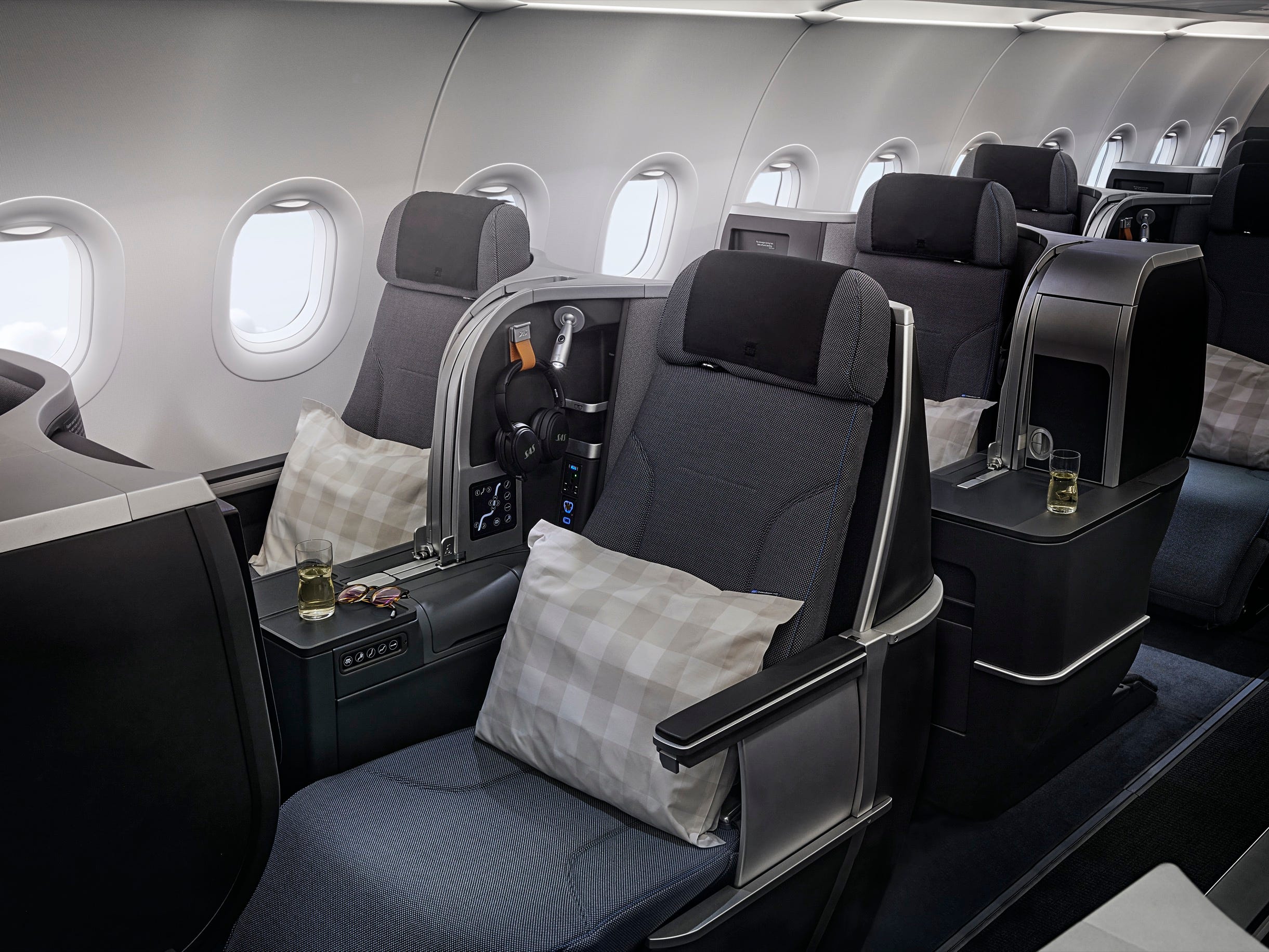 Scandinavian Airlines Airbus A321neoLR