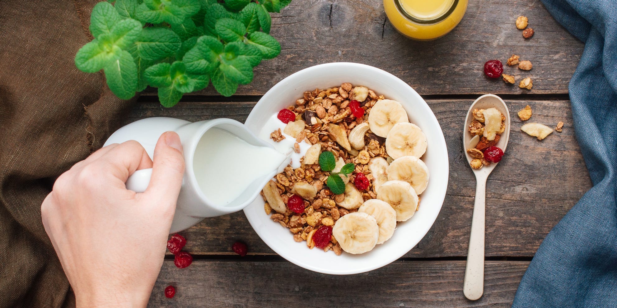 healthy cereal with milk and banana