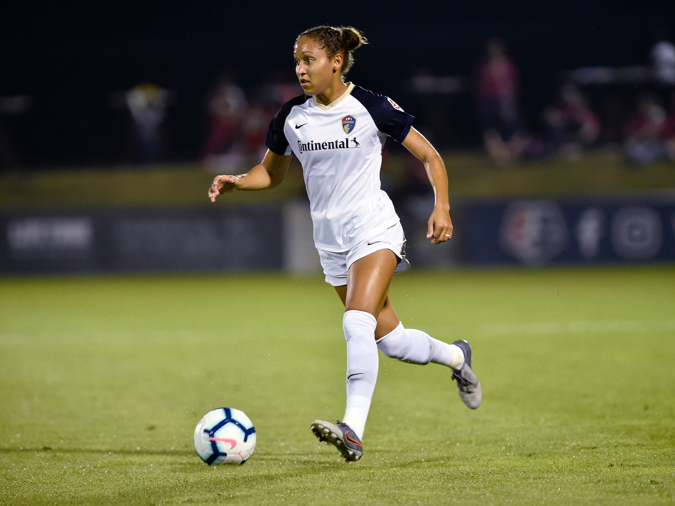 North Carolina Courage defender Jaelene Daniels dribbles the ball.