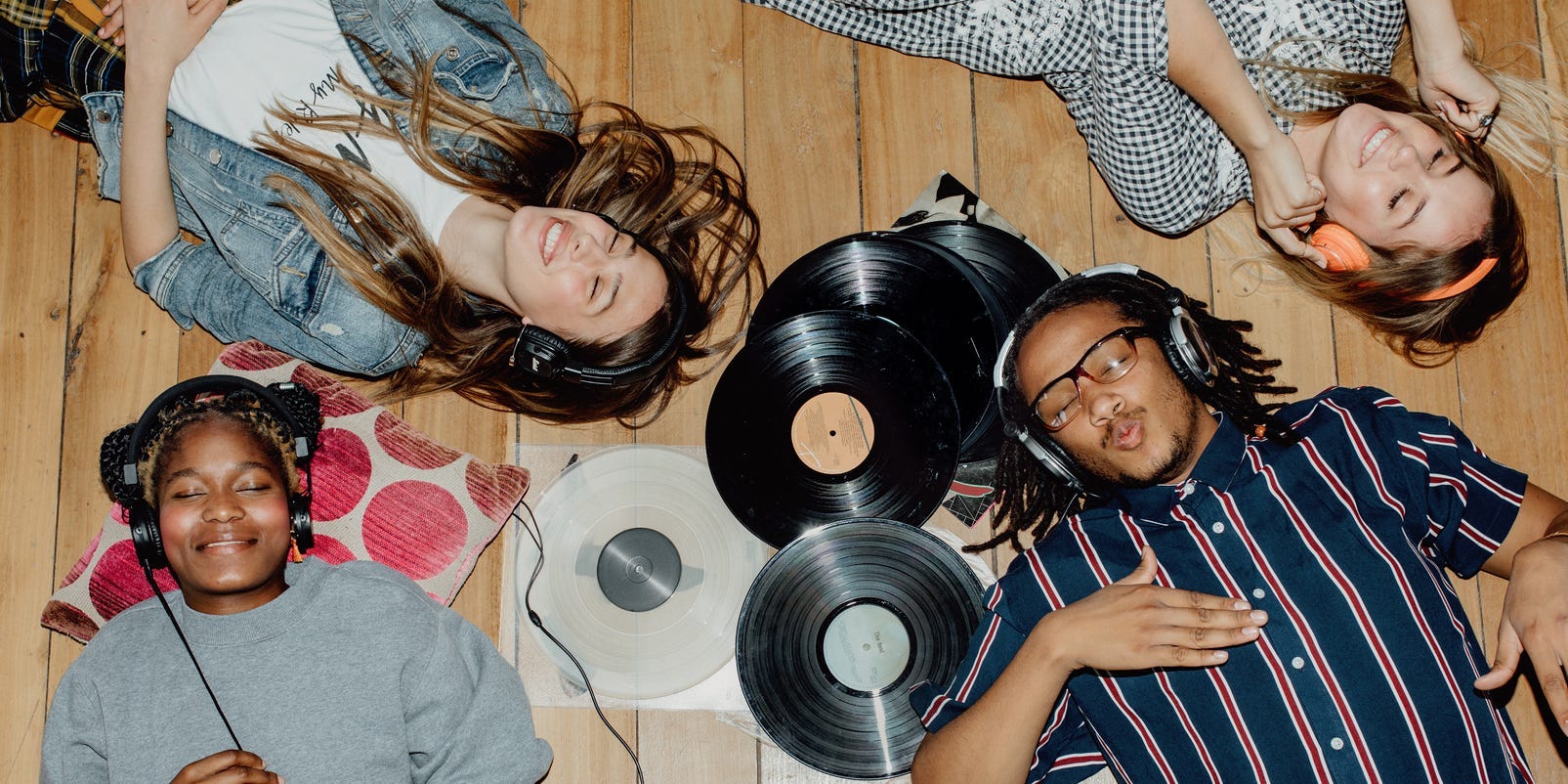 A group listening to music.