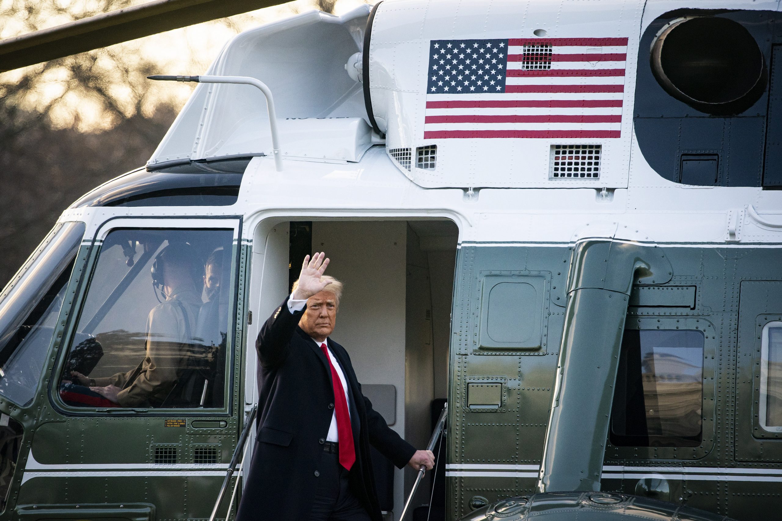 Donald Trump vertrekt op 20 januari voor het laatst uit het Witte Huis. Foto: EPA/Al Drago