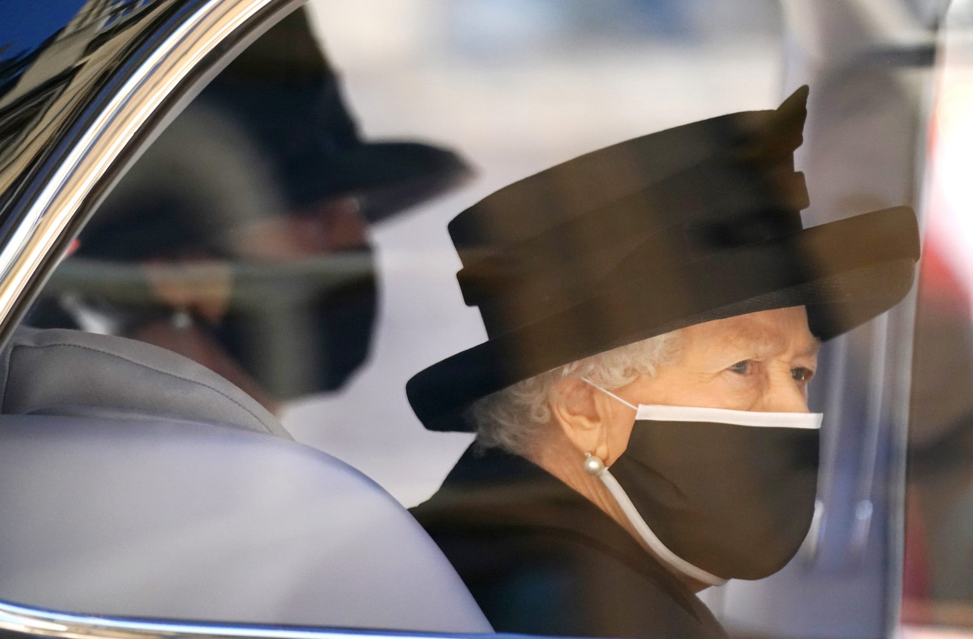 queen arriving at funeral