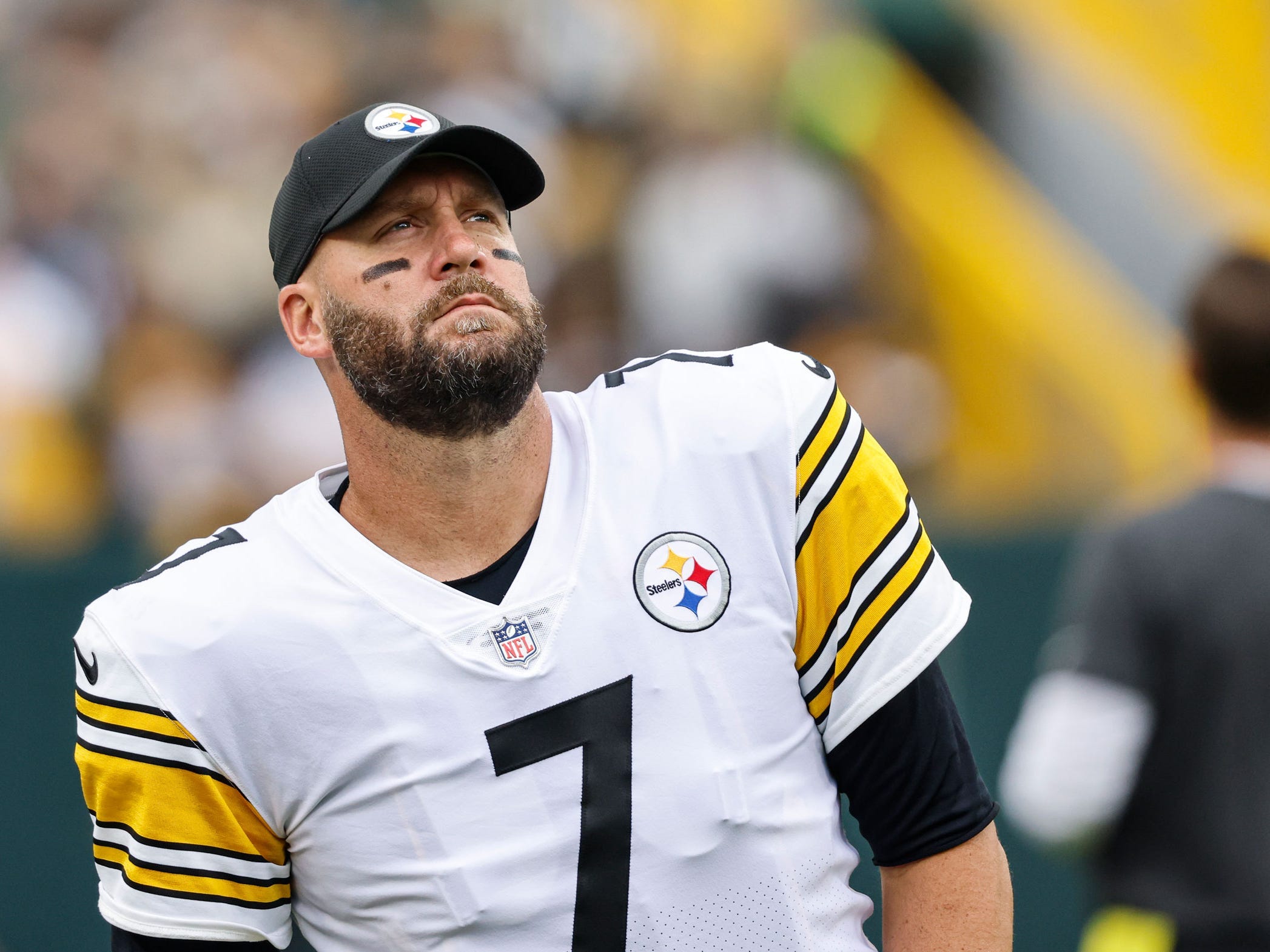 Ben Roethlisberger warms up before a game against the Green Bay Packers.