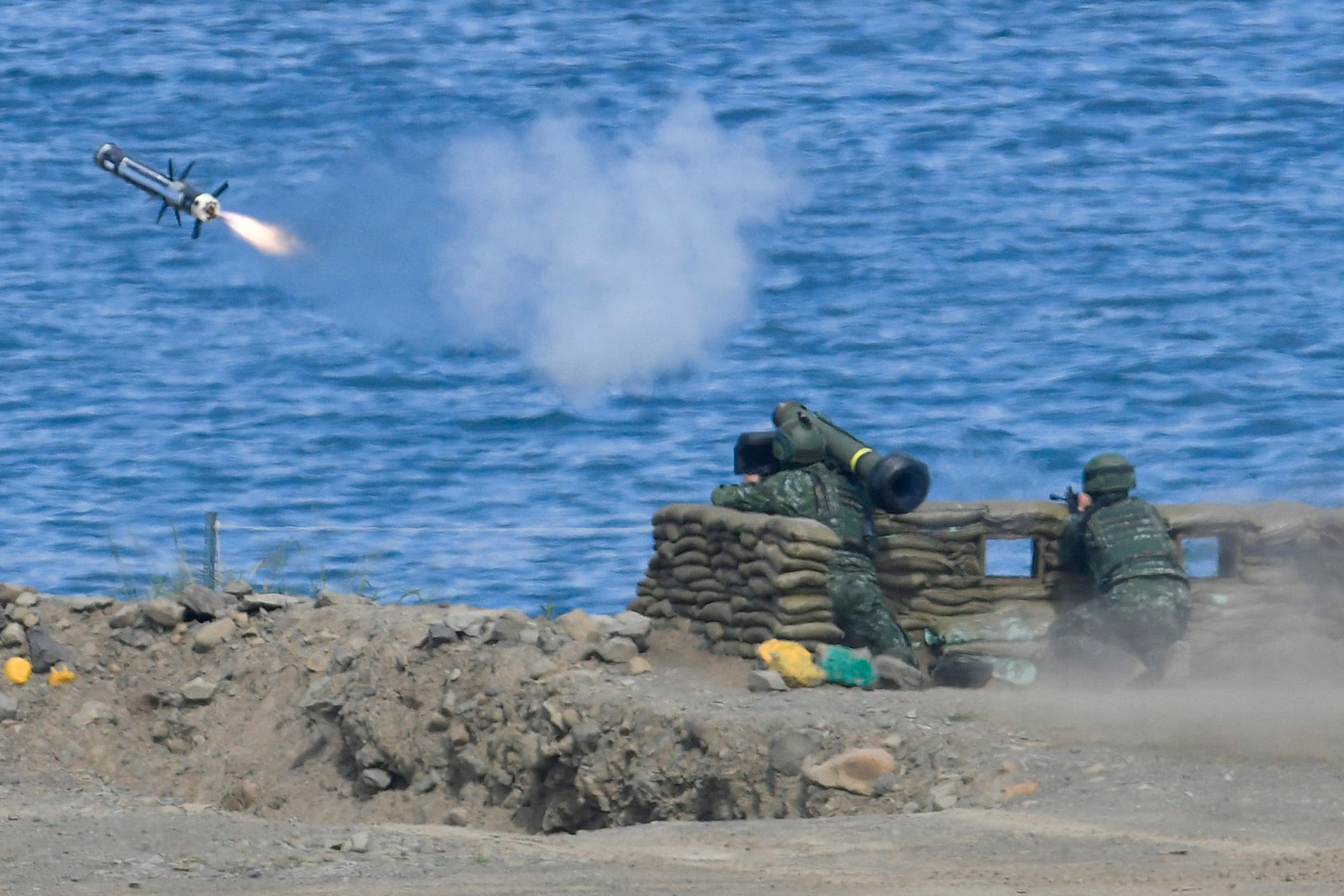 Taiwan soldier launches Javelin