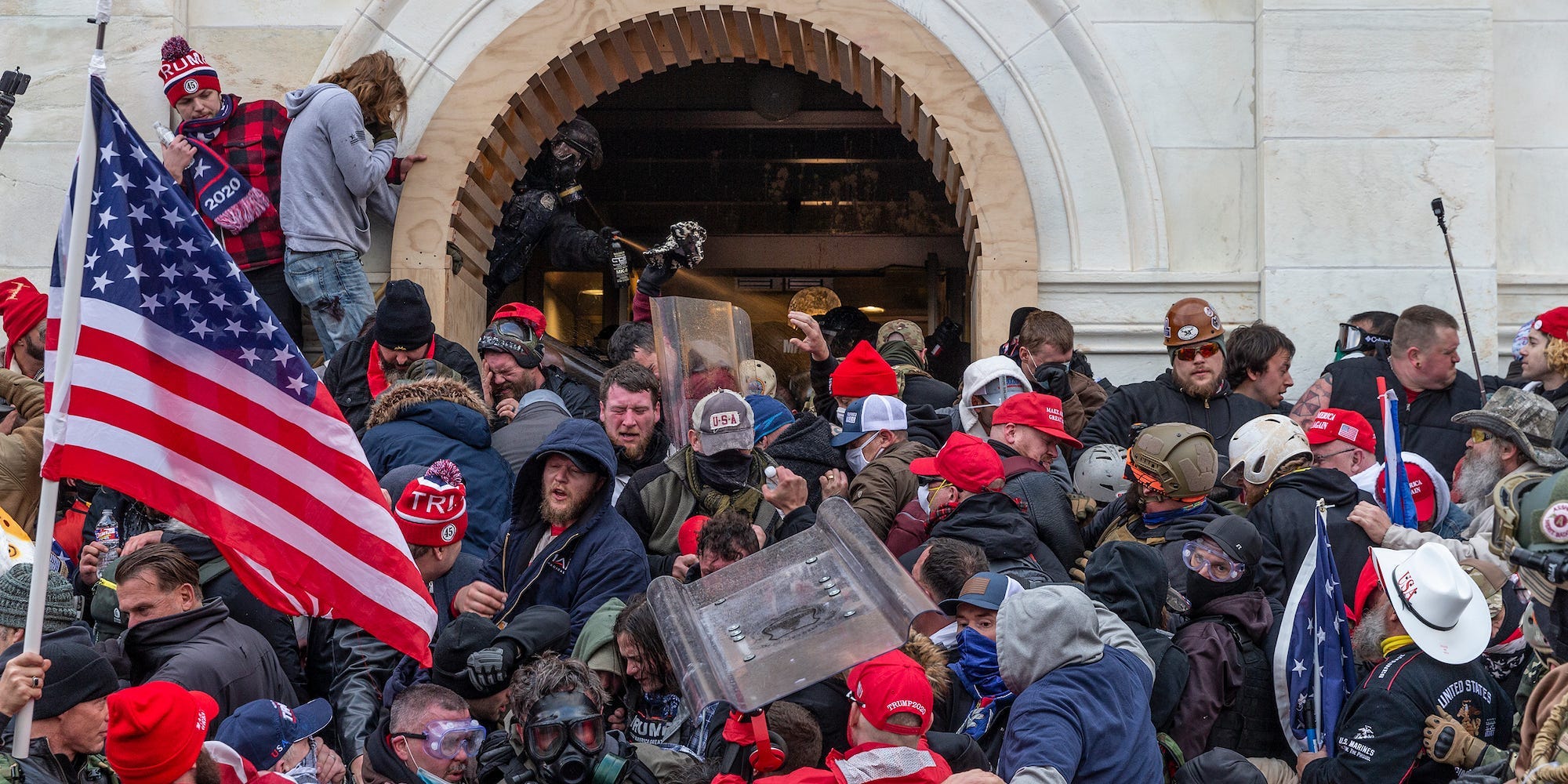 Capitol police use tear gas on Trump mob on January 6