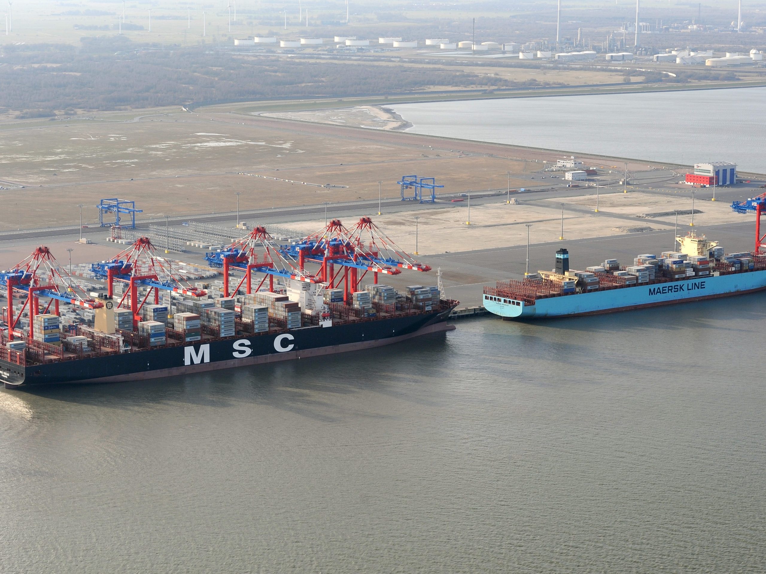 A MSC ship beside a smaller Maersk ship.