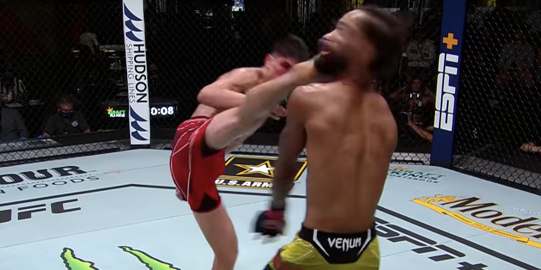 Ignacio Bahamondes knocks out Roosevelt Roberts with a spinning kick in their August 2021 fight.