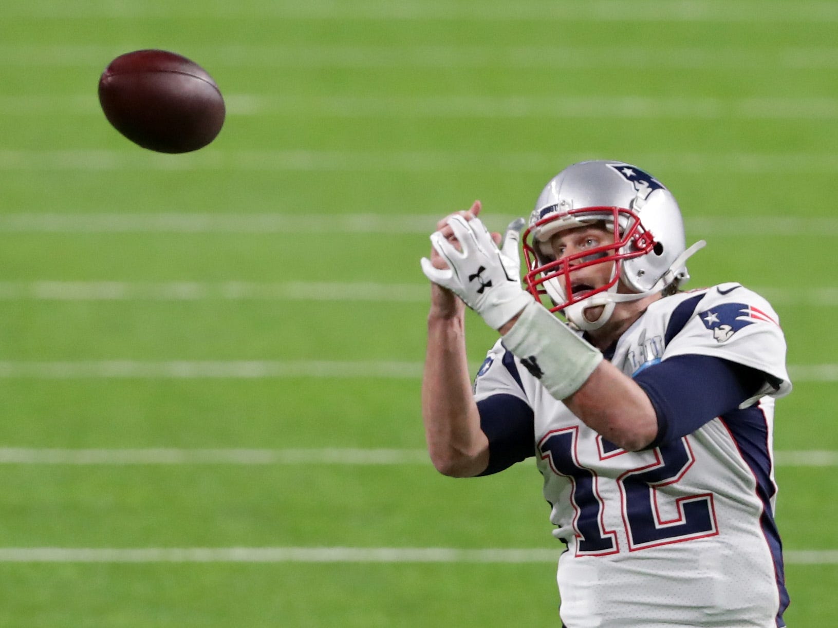 Tom Brady drops a pass in Super Bowl LII.