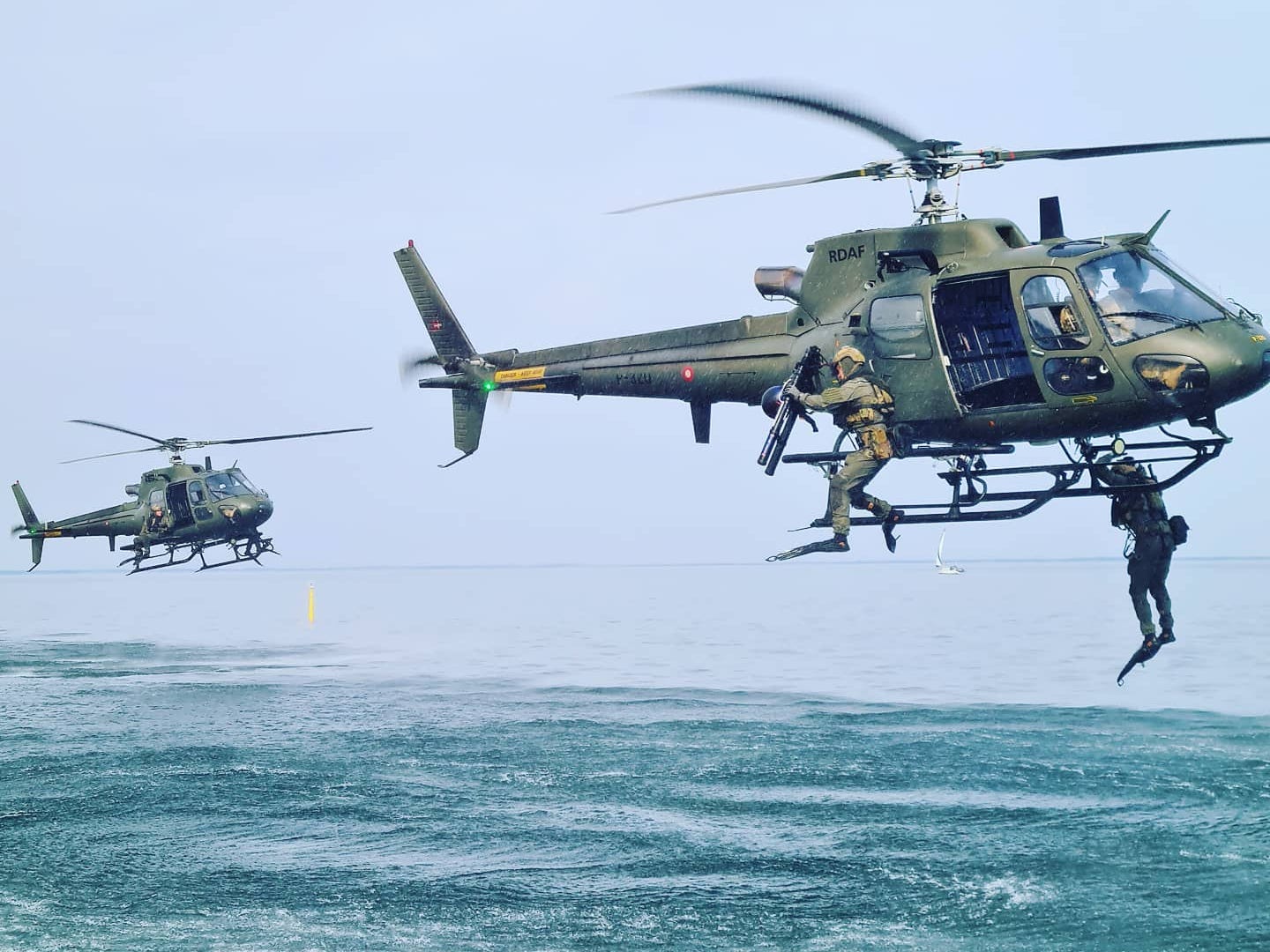 Danish Frømandskorpset frogmen helocast