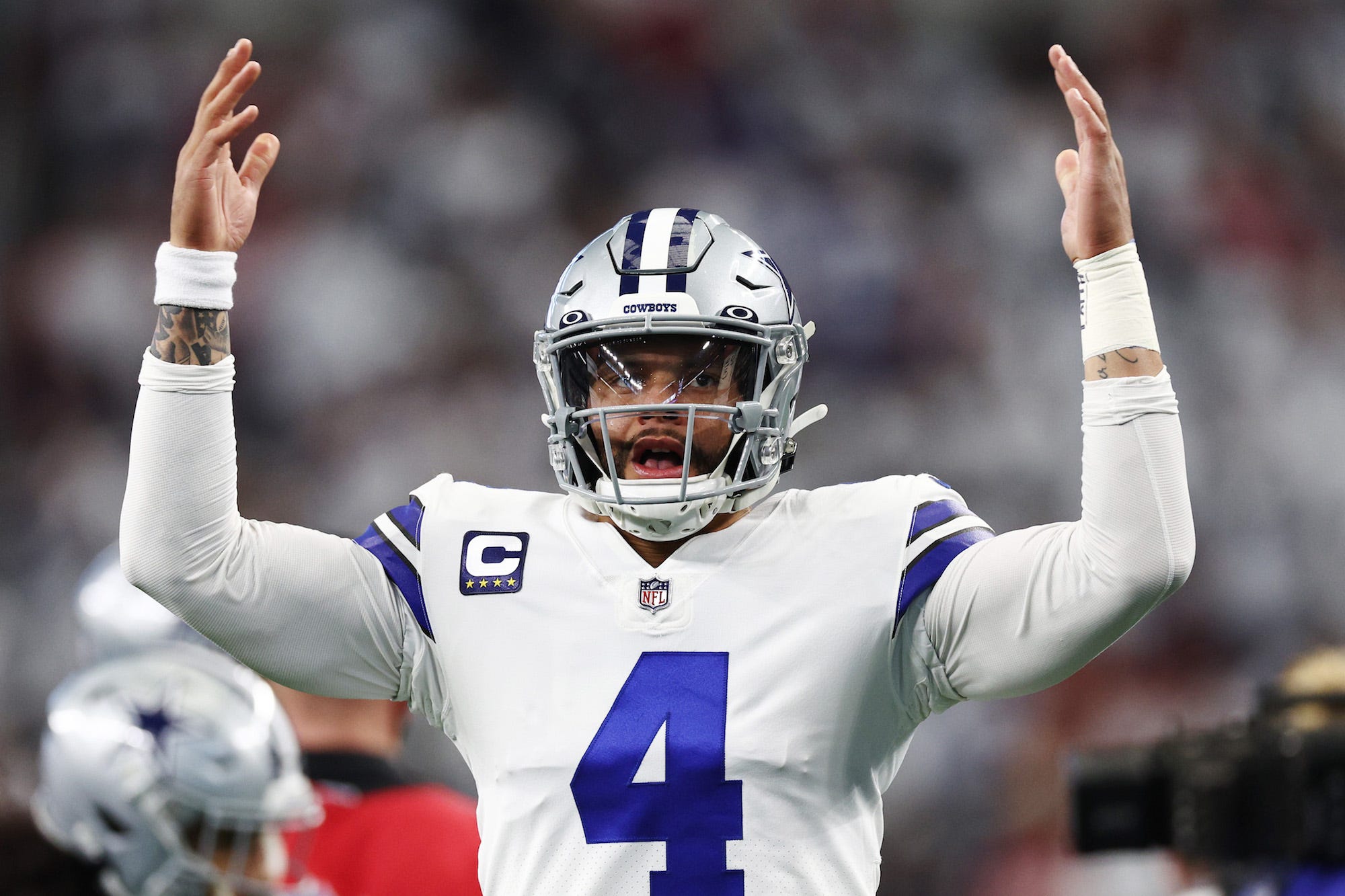 Tom Fox on X: Dallas Cowboys quarterback Dak Prescott warmed up