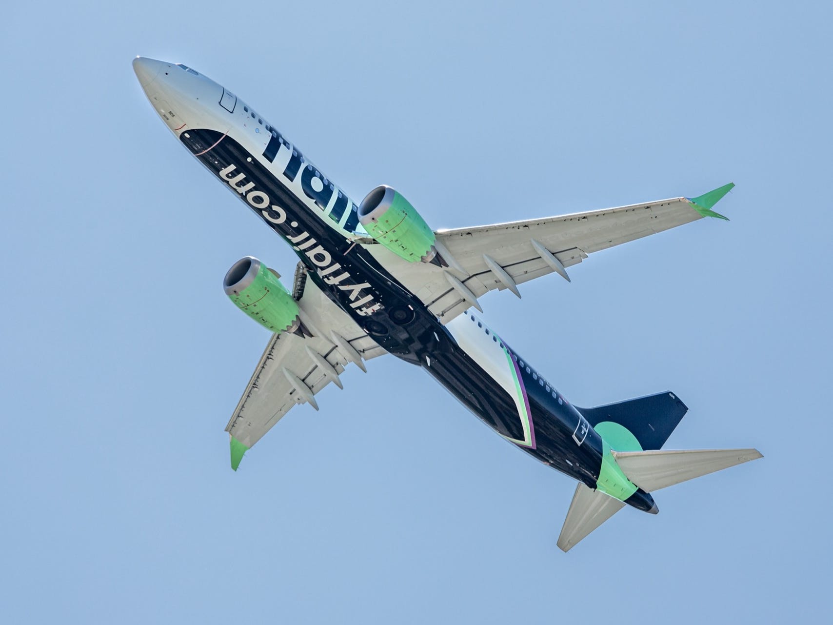 Flair Airlines Boeing 737 Max 8