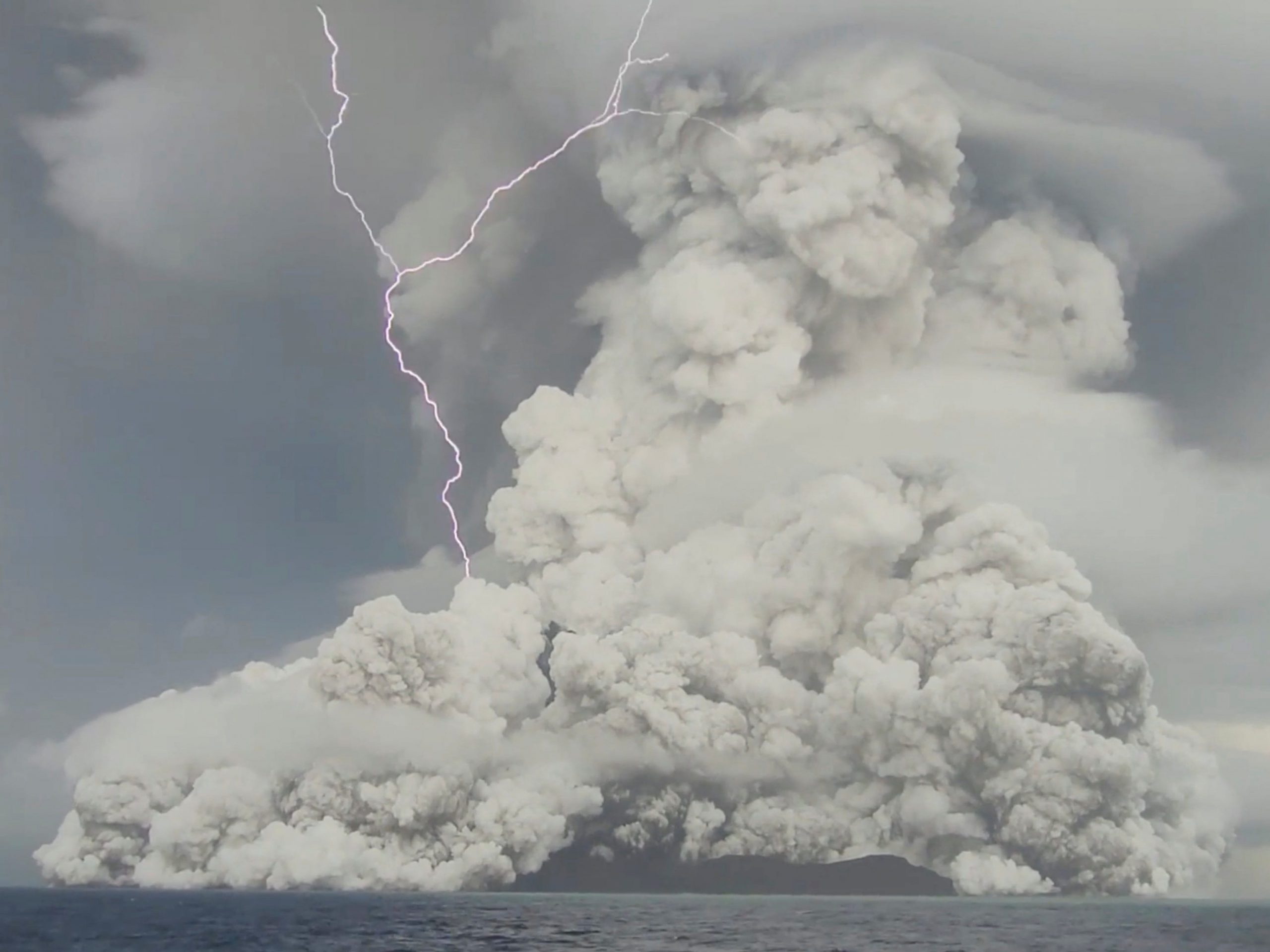 Eruption of the underwater volcano Hunga Tonga-Hunga Ha'apai off Tonga