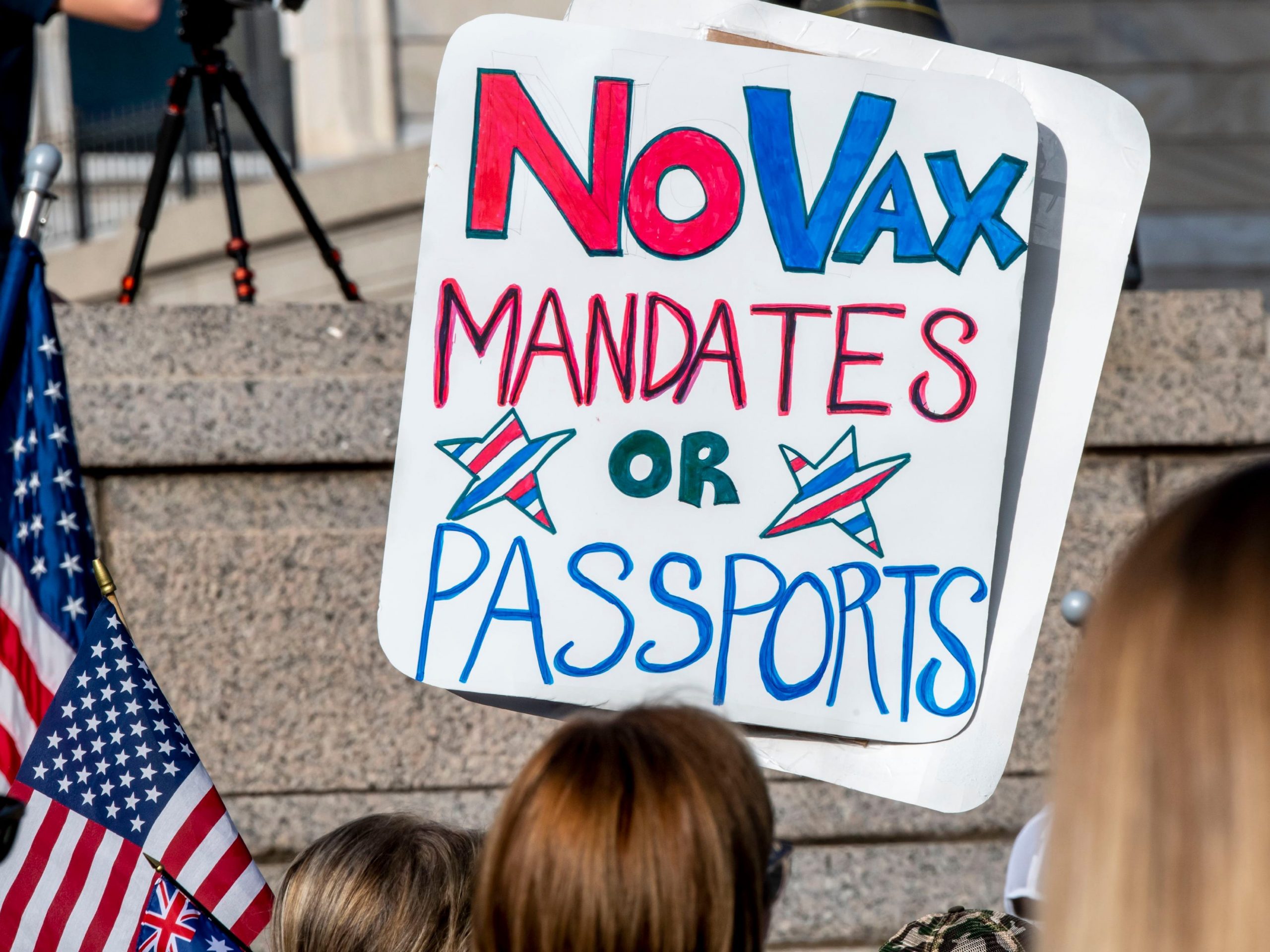 'No Vax Mandates or Passports' sign at rally