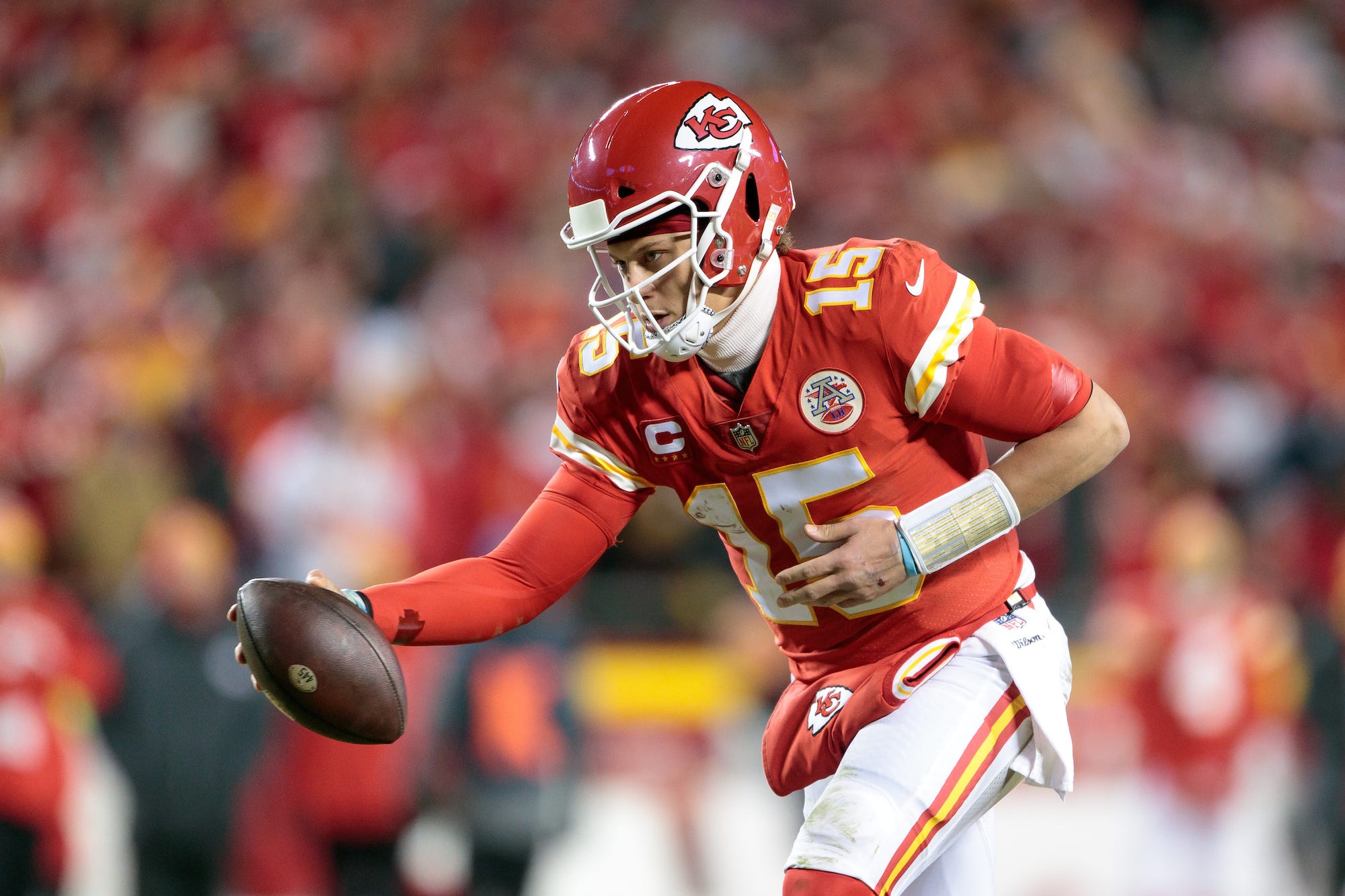 Kansas City Chiefs quarterback Patrick Mahomes (15) hands off to