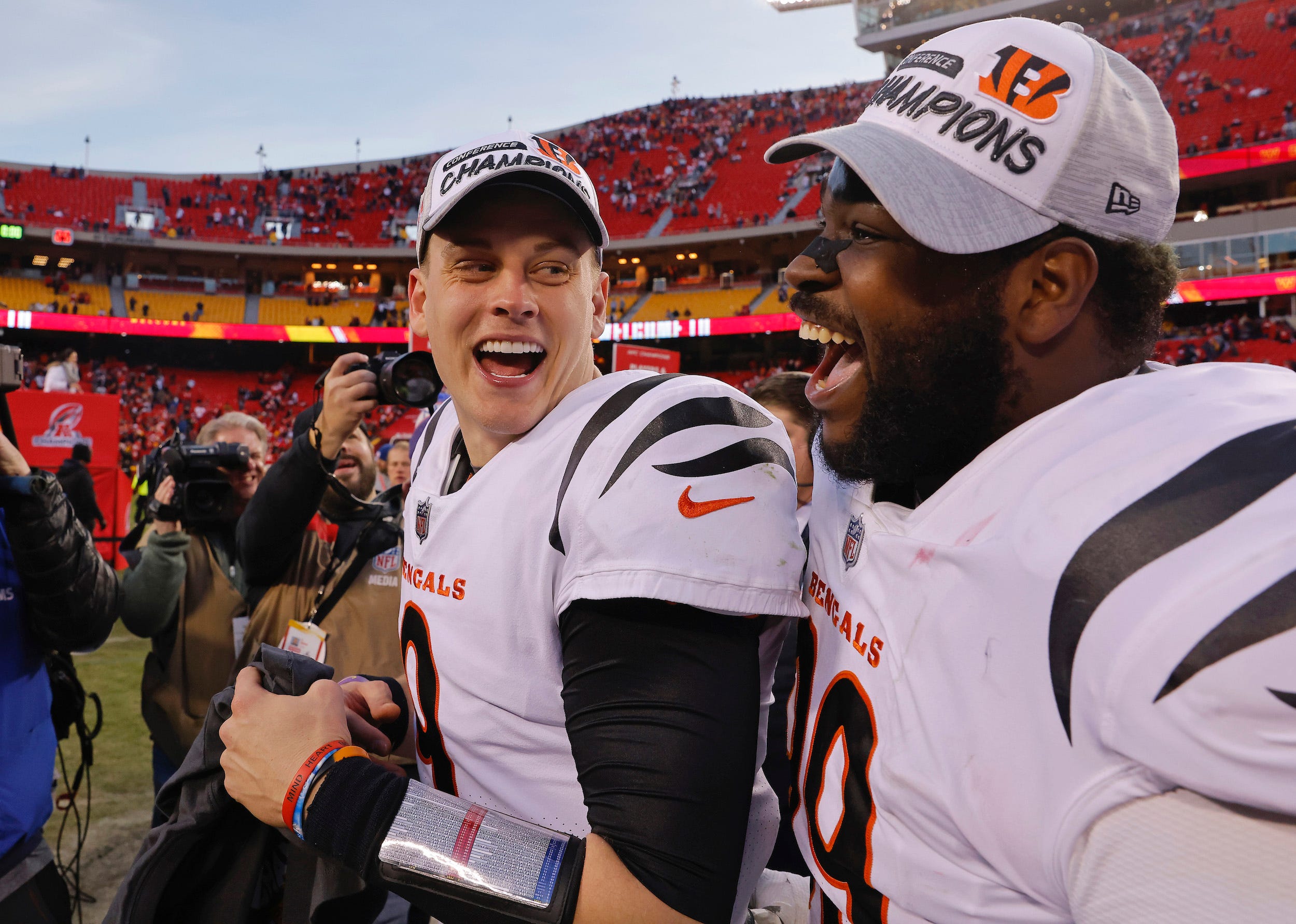 Burrow, Shelvin re-create iconic picture after AFC Championship victory