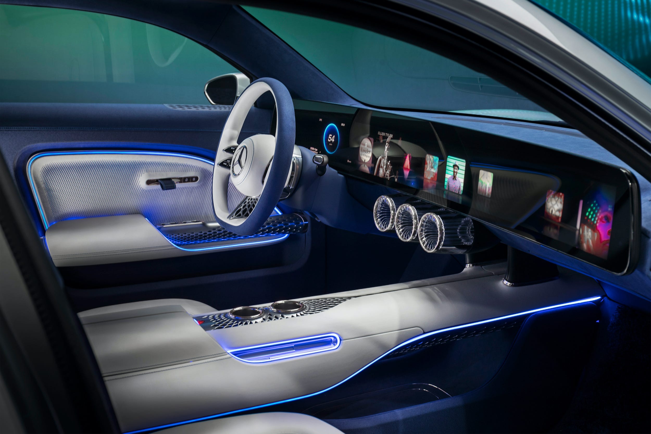 Het 47,5-inch scherm in de Mercedes-Benz Vision EQXX. Foto: Mercedes-Benz
