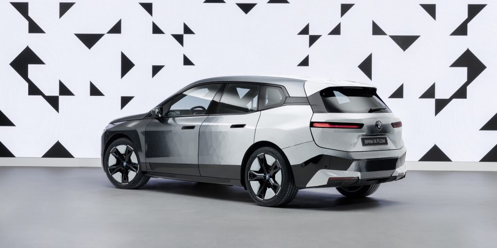 BMW ix met iX Flow