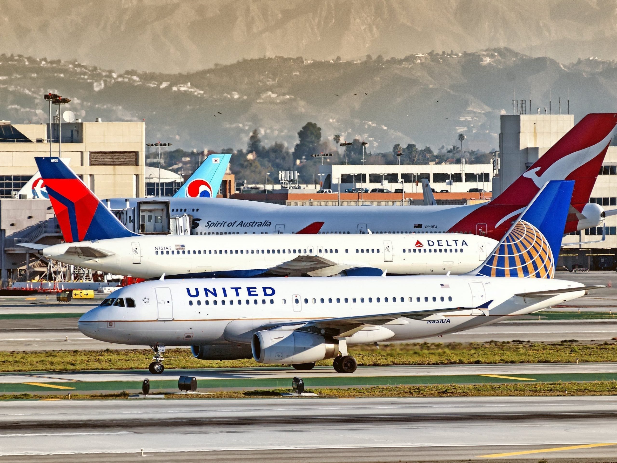 United Airlines and Delta Air Lines planes