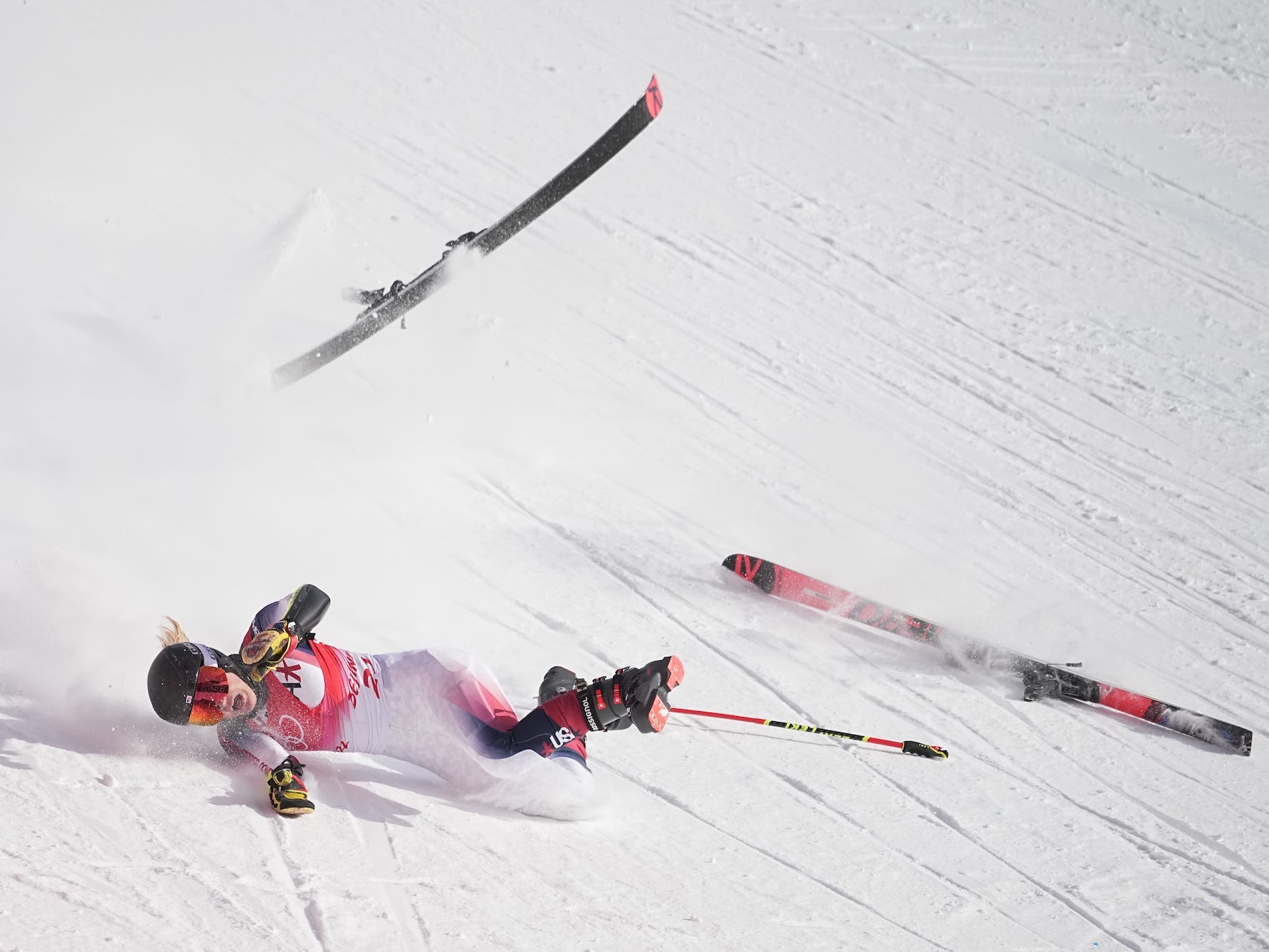 Nina O'Brien crashes at the Olympics as her skis fall off her feet.