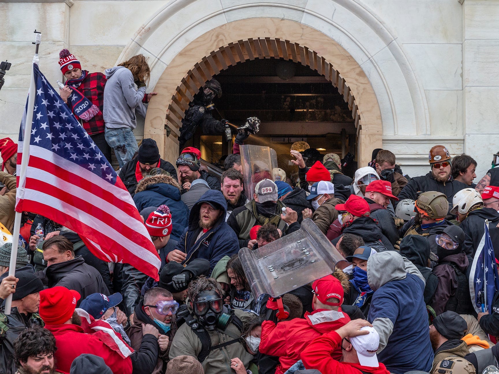 Capitol police use tear gas on Trump mob on January 6