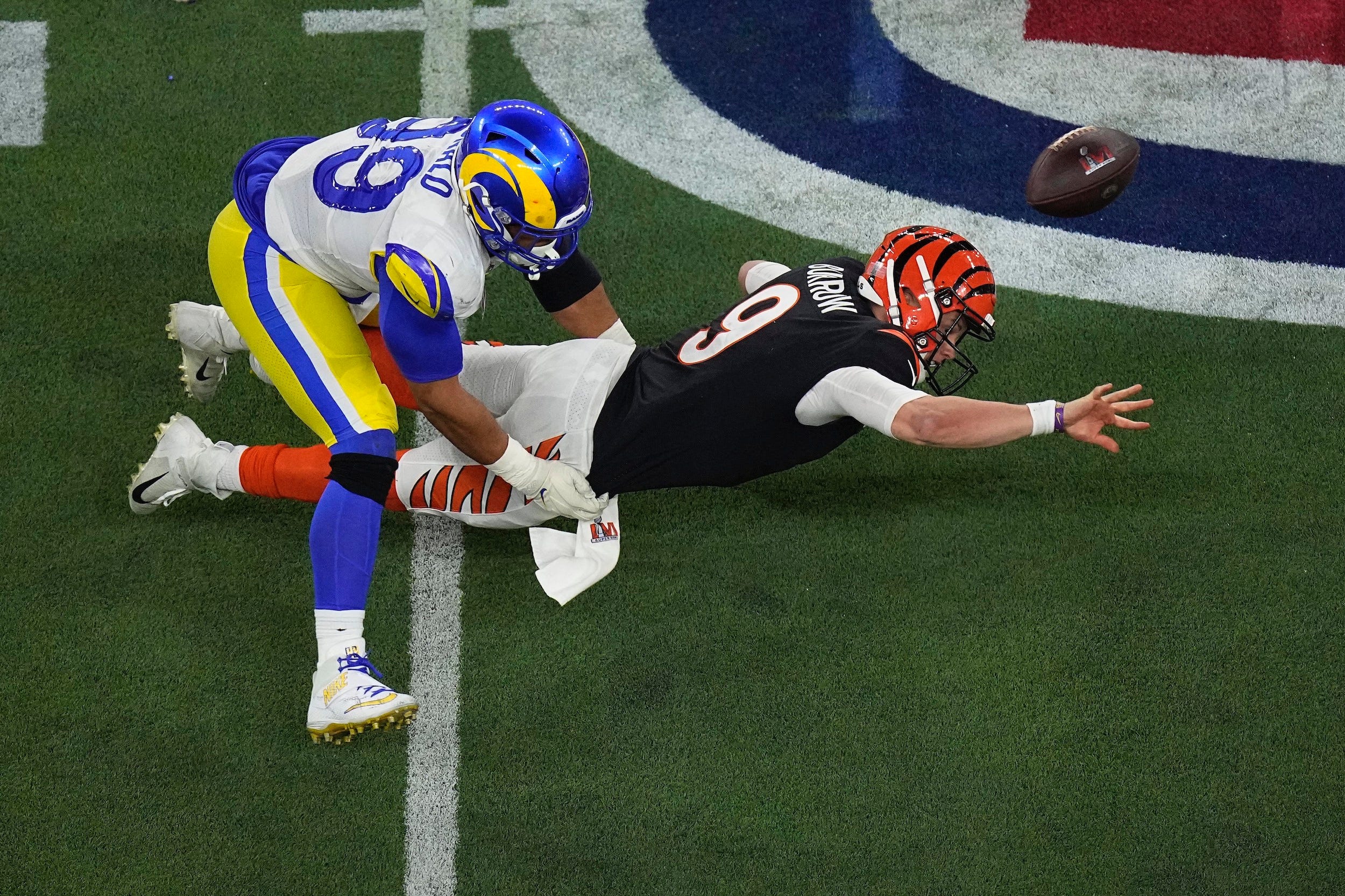 Aaron Donald pulls down Cincinnati Bengals quarterback Joe Burrow.