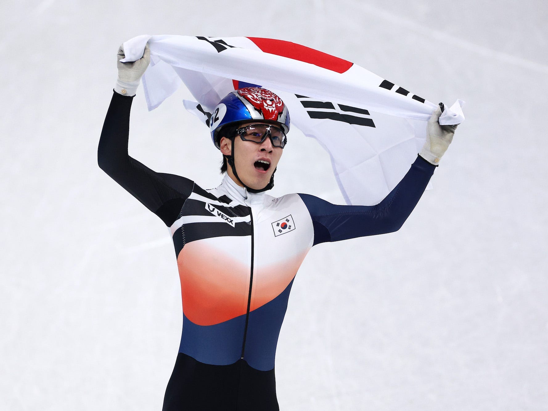 Daeheon Hwang of Team South Korea celebrates winning the Gold medal during the Men's 1500m Final A on day five of the Beijing 2022 Winter Olympic Games at Capital Indoor Stadium