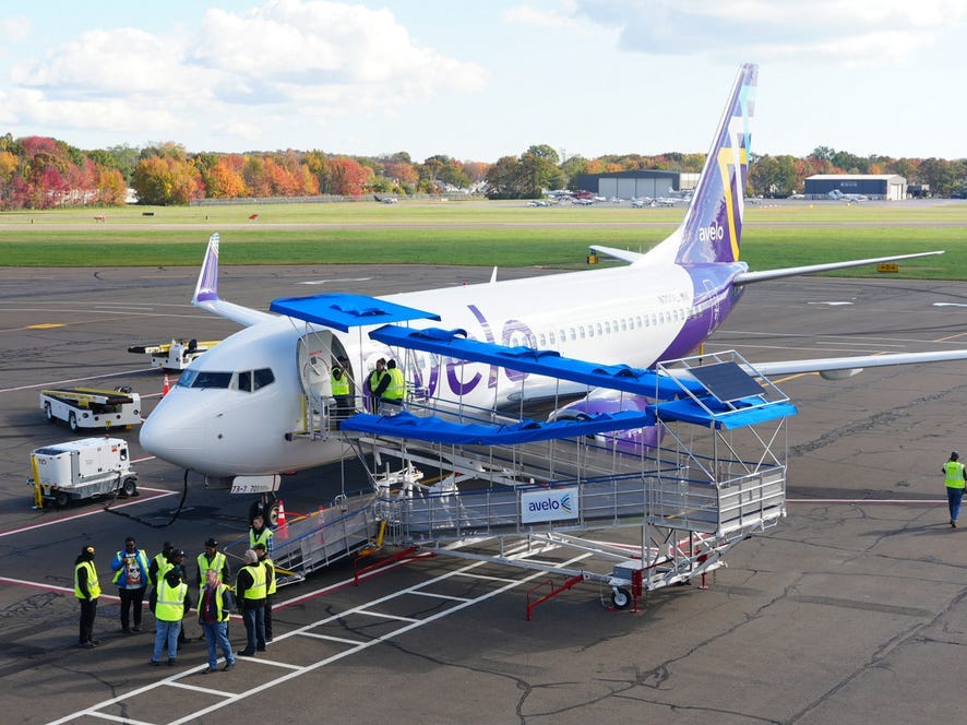 Avelo Airlines 737-700 at Tweed-New Haven Airport.