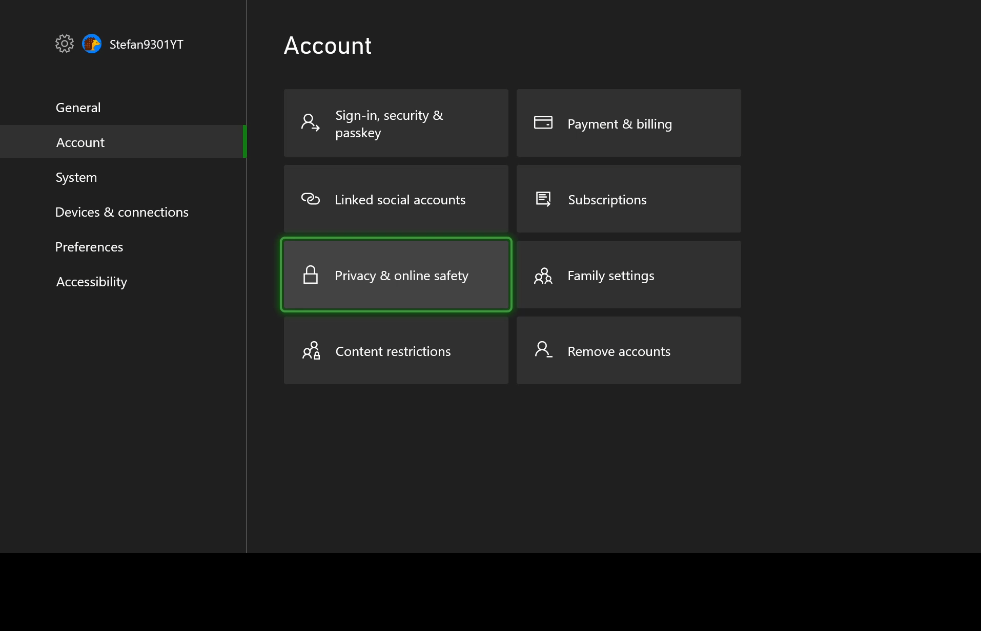 Xbox One settings page, with “Account” option on the left and “Privacy & online safety” option on the right selected, both highlighted.