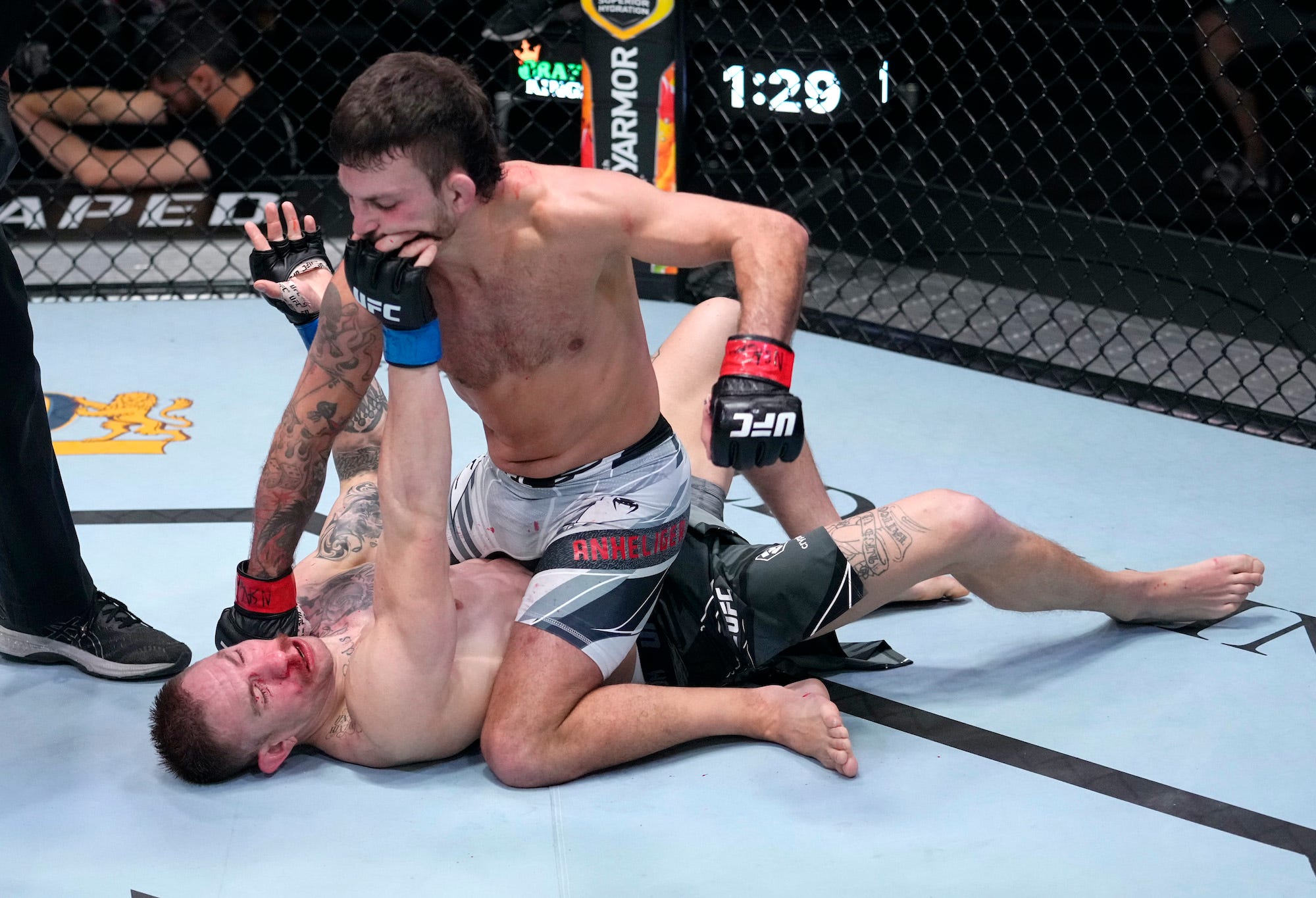 Chad Anheliger in his UFC debut clubbed Jesse Strader.