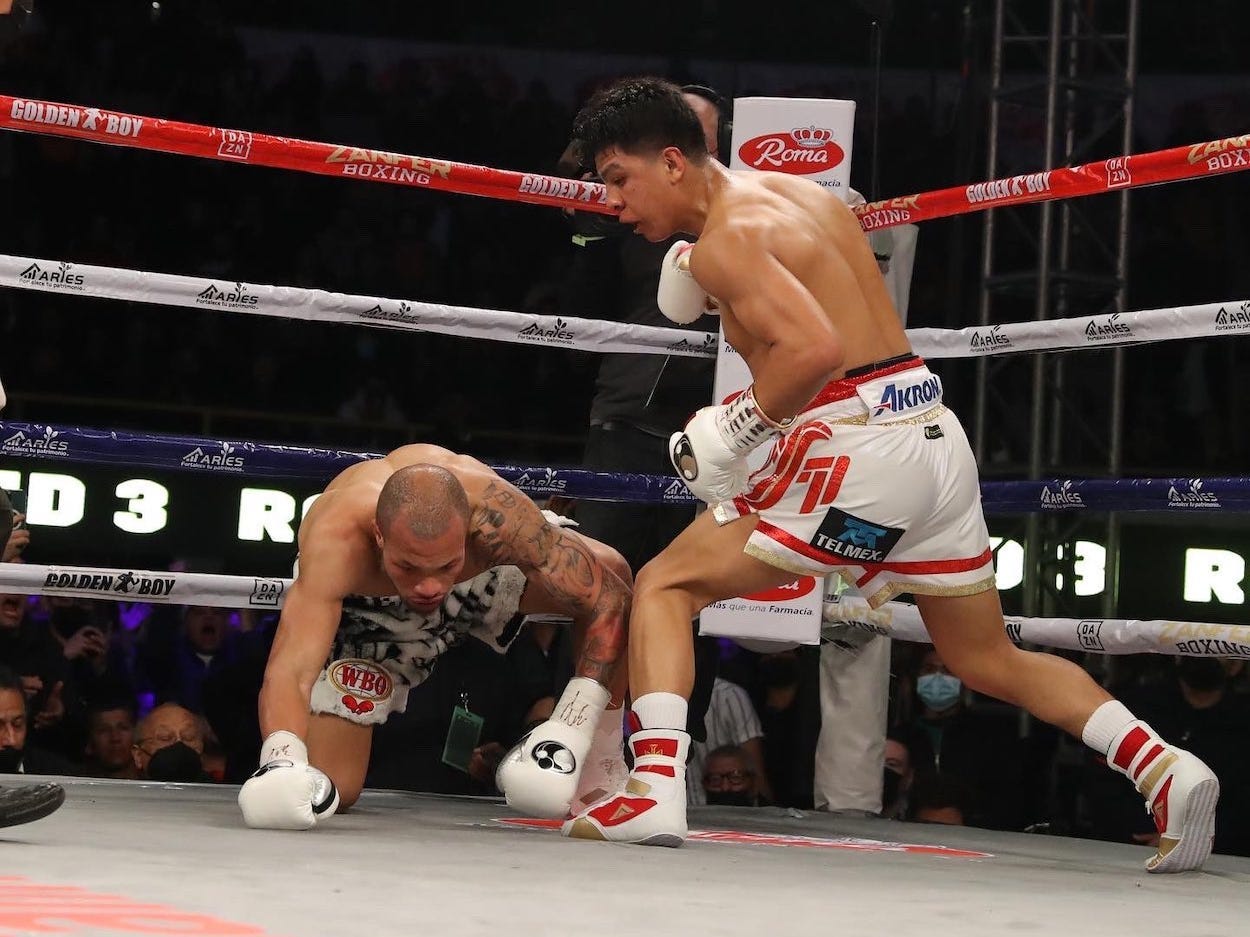 Jaime Munguia breezed past D'Mitrius Ballard on Saturday.