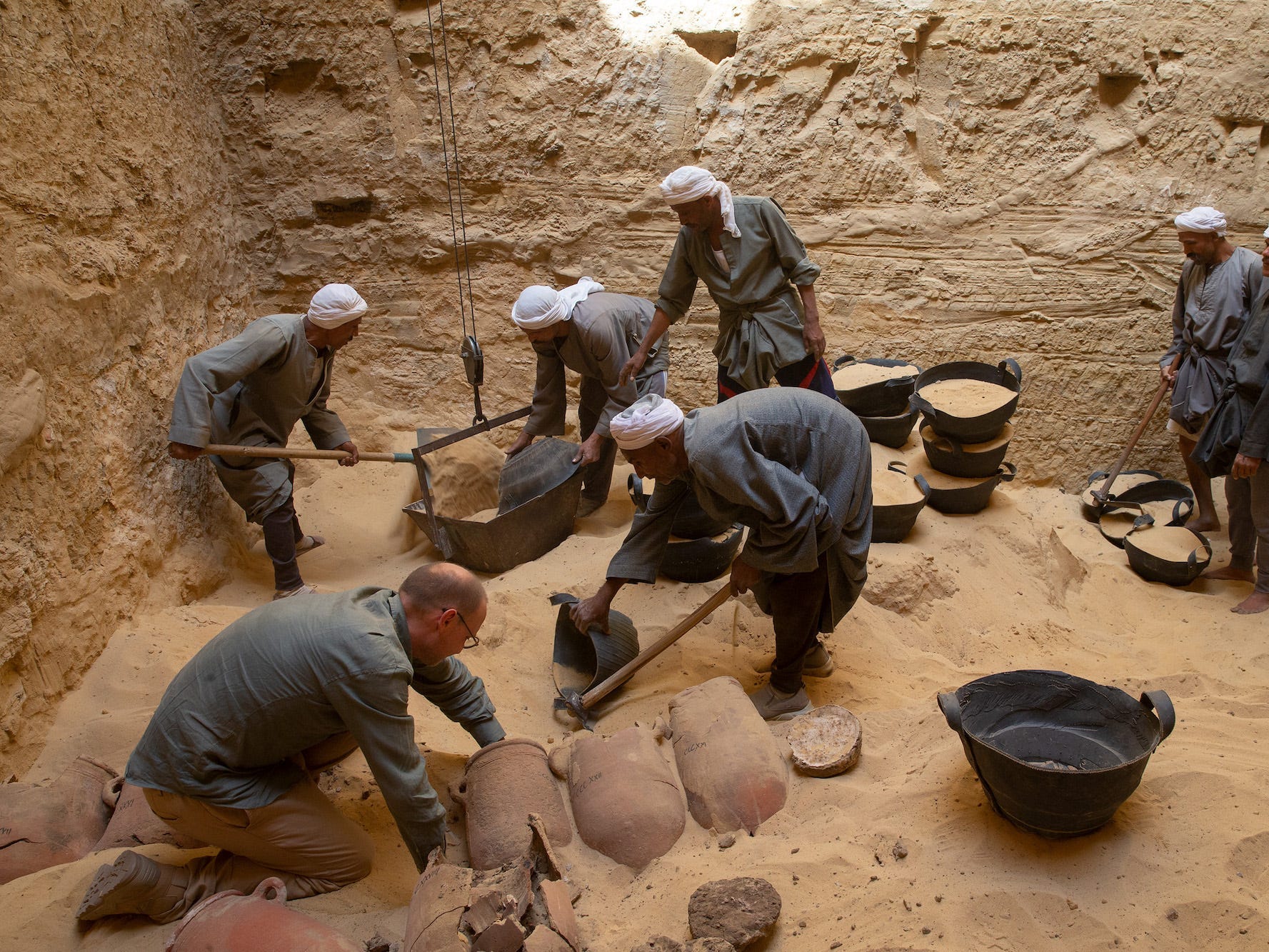 People working to uncover the jars in the embalming shaft in Abusir.