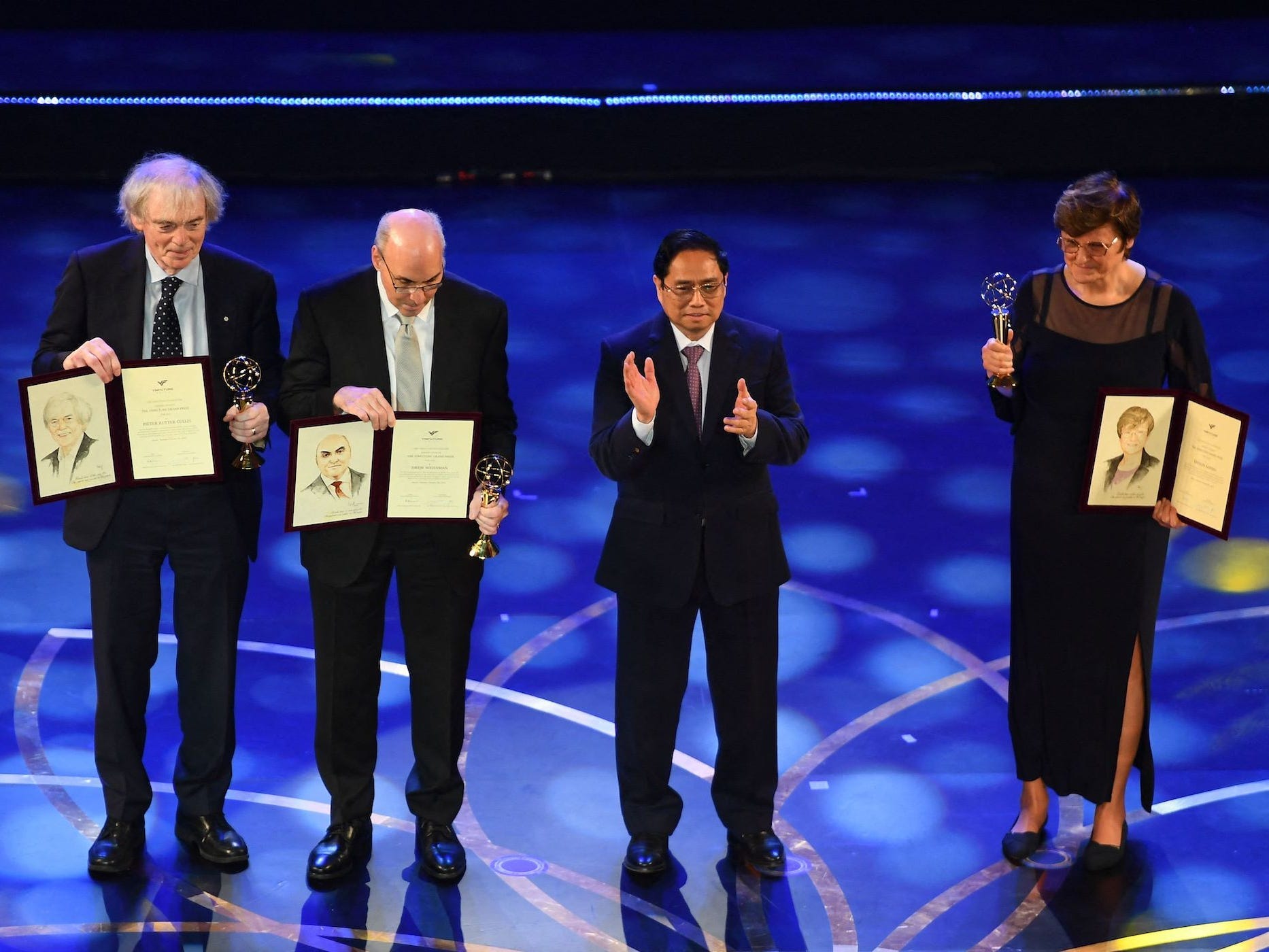 kariko cullis and weissman on stage after receiving prize from vietnamese prime minister
