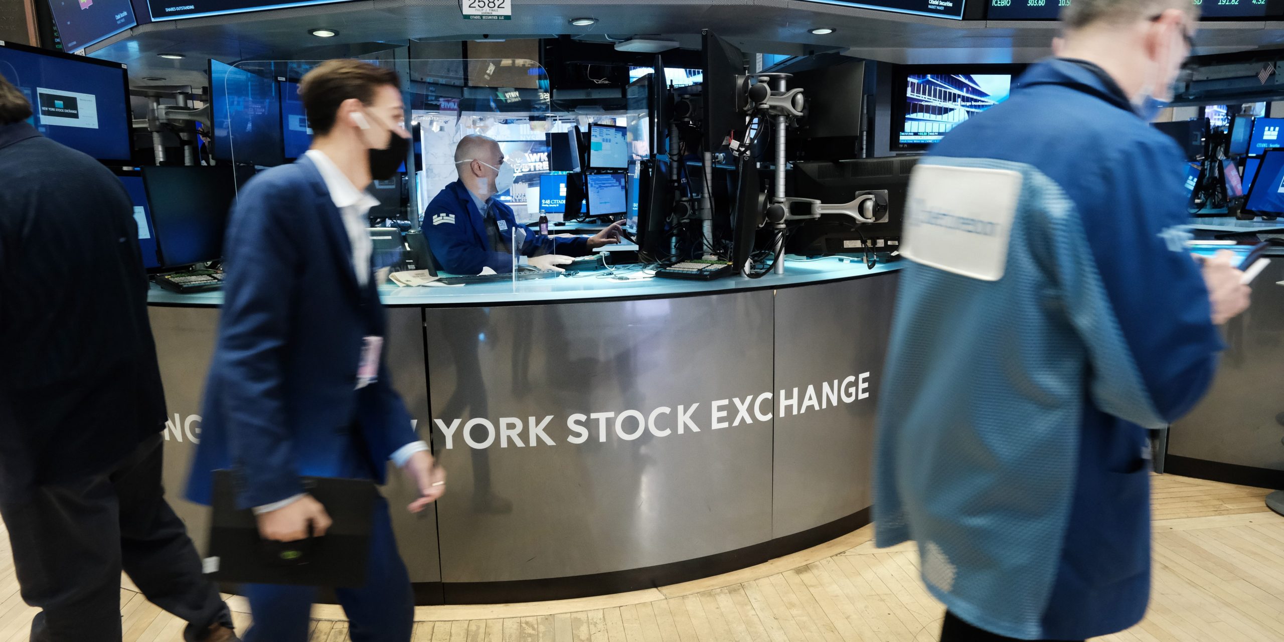 Traders work on the floor of the New York Stock Exchange (NYSE) on January 31, 2022 in New York City.