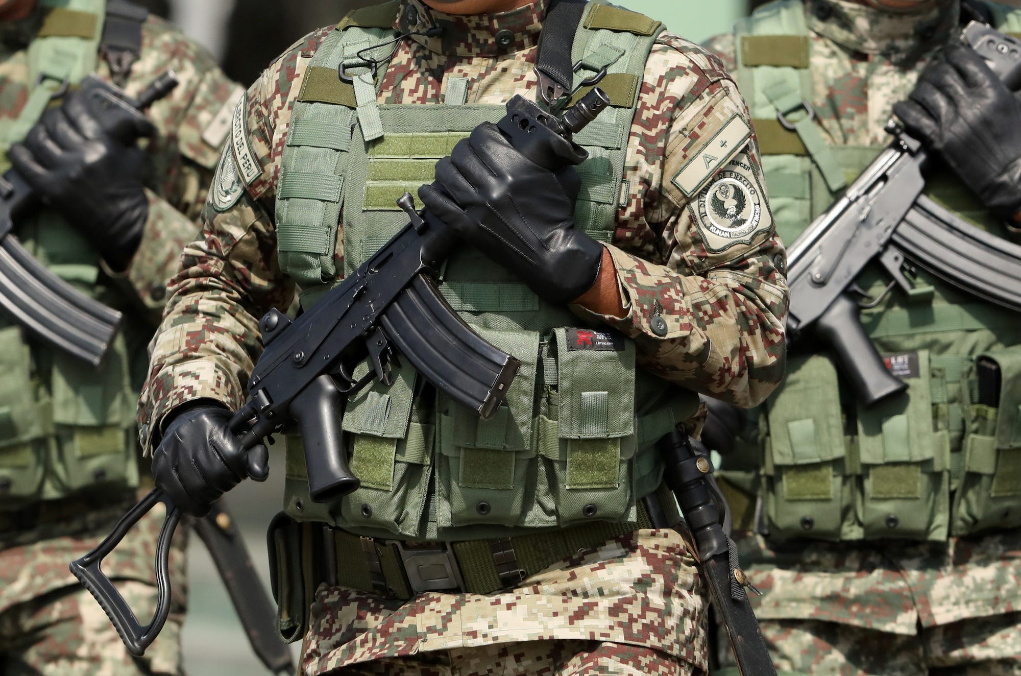 Peru soldiers troops Galil rifle carbines