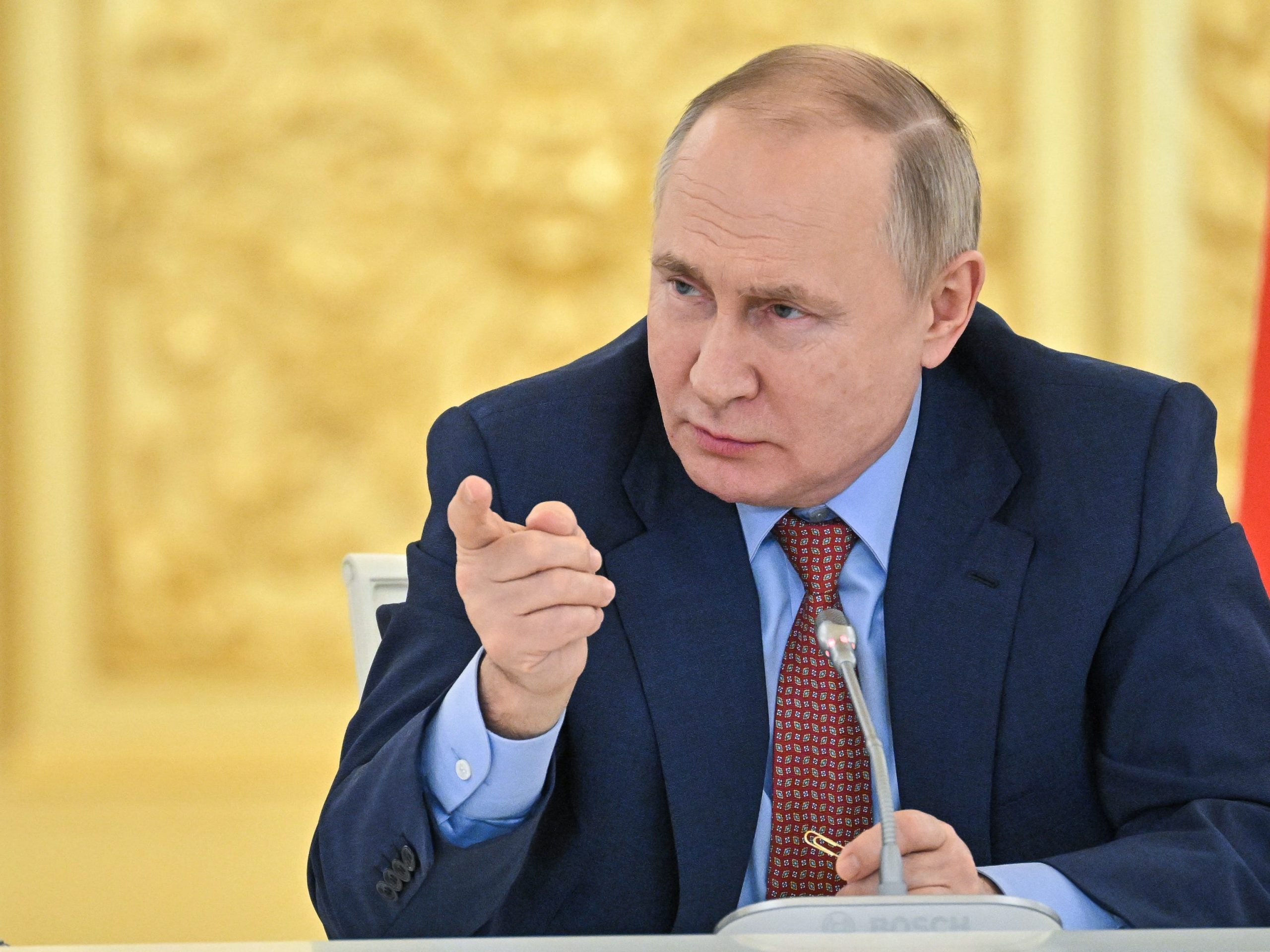 Vladimir Putin points his finger.
