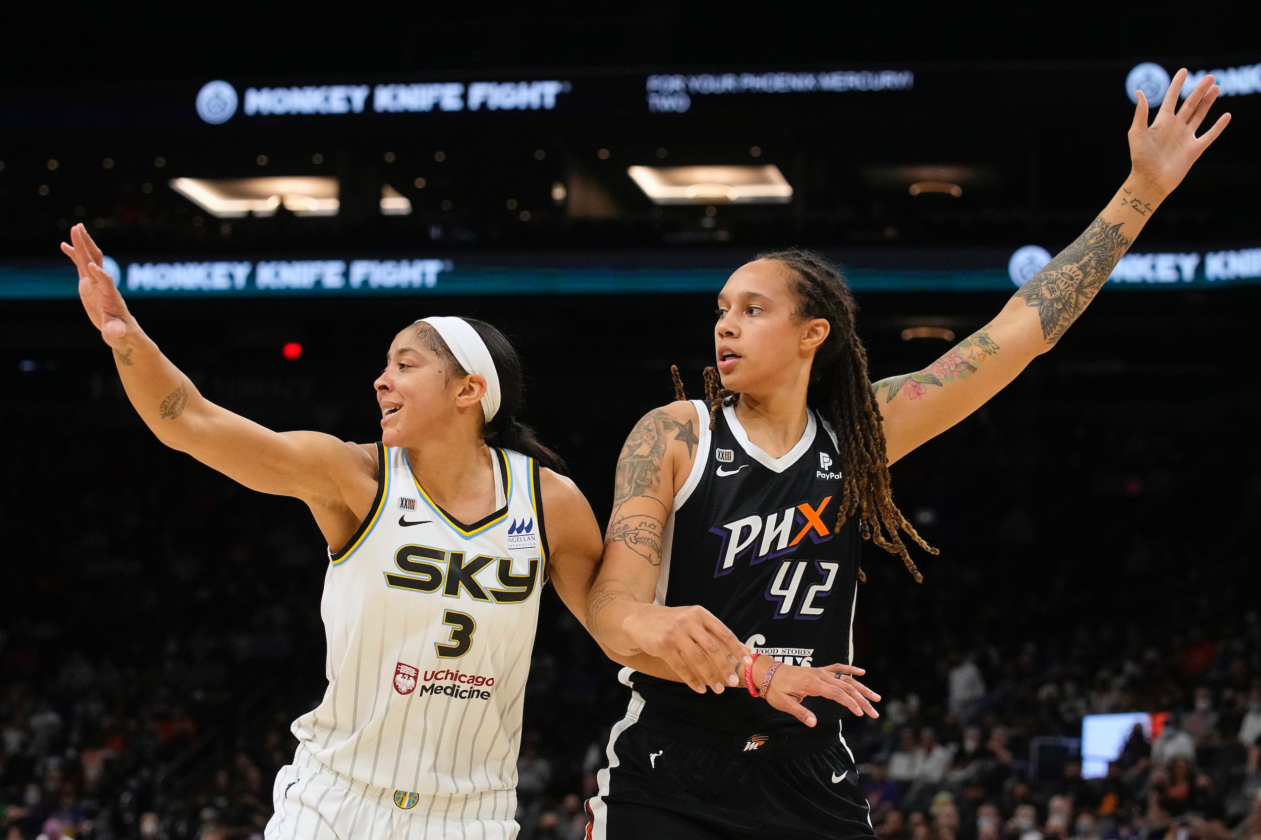 Candace Parker (left) and Brittney Griner battle for the ball.