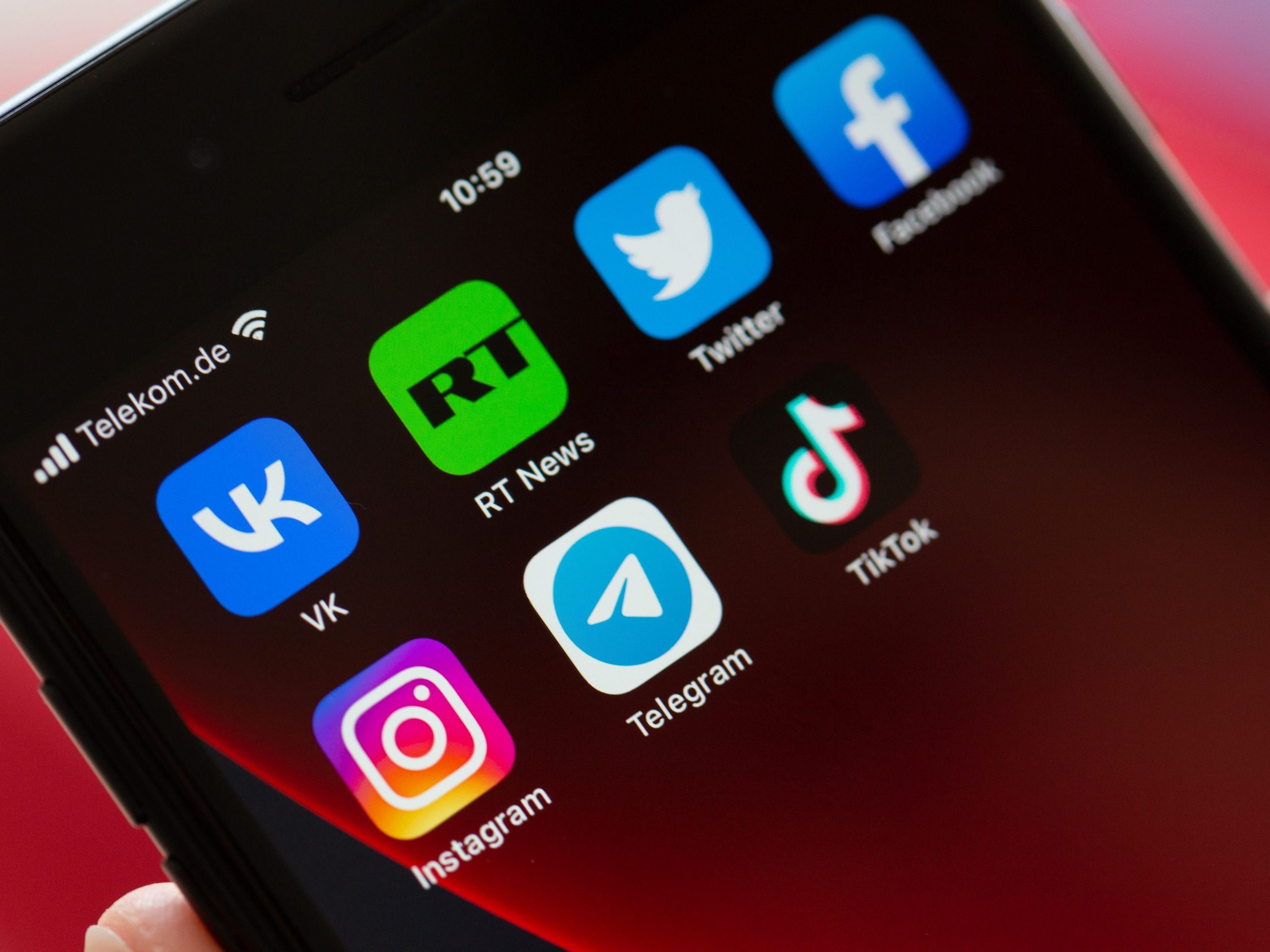 TikTok (rightmost icon in the second row) has said that it would ban Russia-backed news outlets such as RT (icon in the first row, second from left) from its platform in the EU. In this picture, the screen of a smartphone shows the logos of the apps VKontakte, Twitter, RT News, Facebook, Instagram, Telegram and TikTok