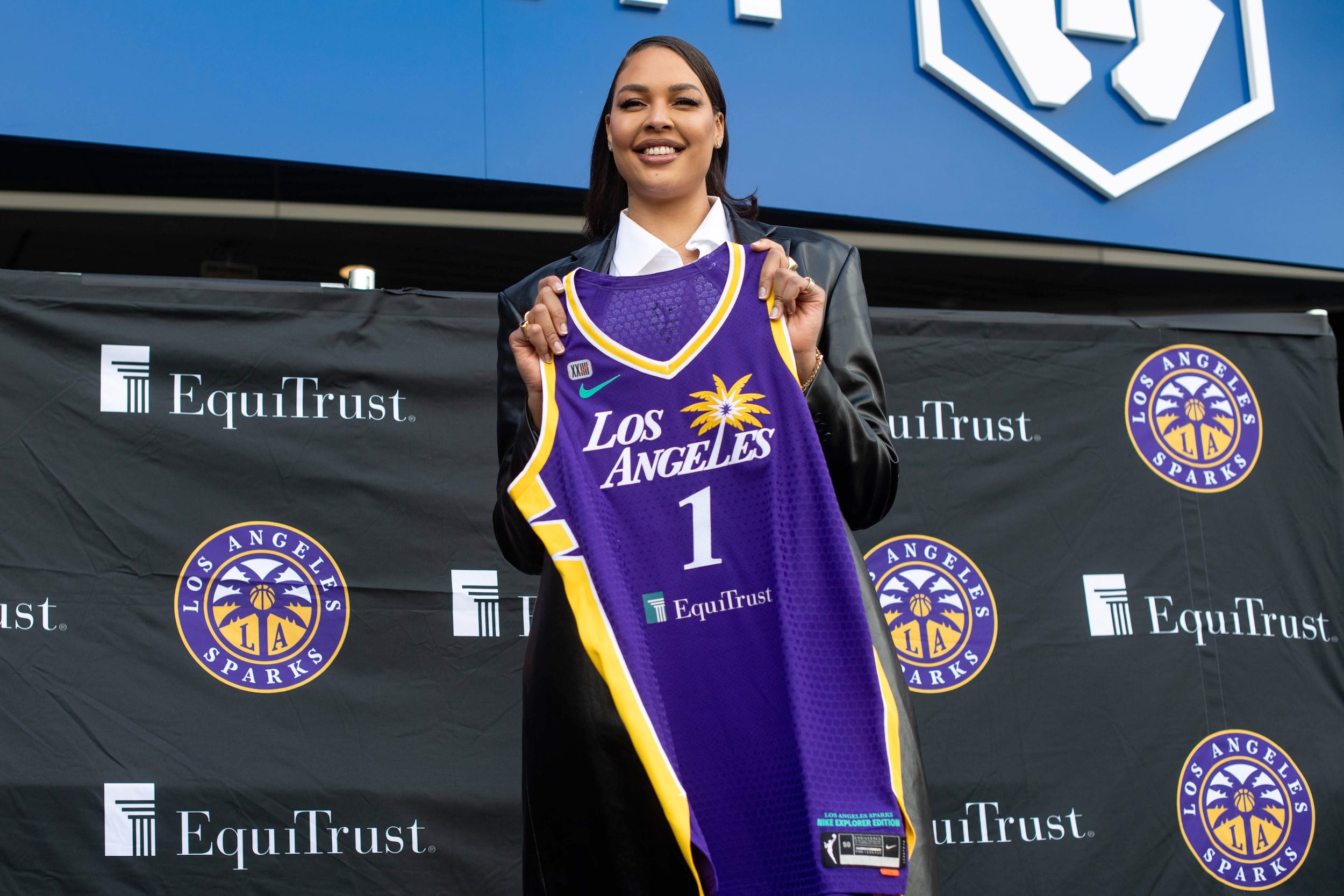 Liz Cambage.