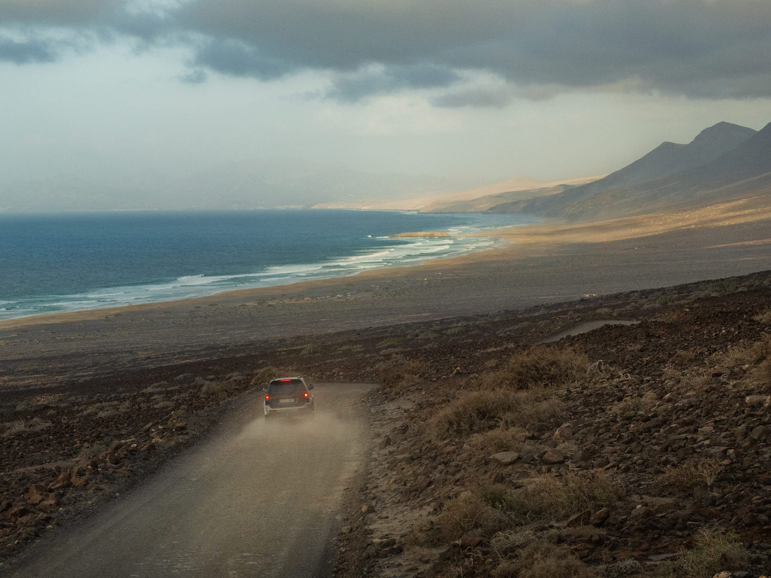 A car driving towards the beach