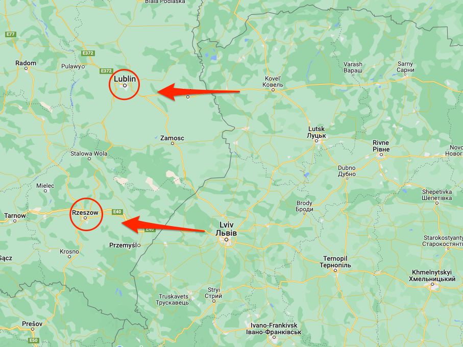 Map of Ukraine-Poland borders with circles around two major Polish cities