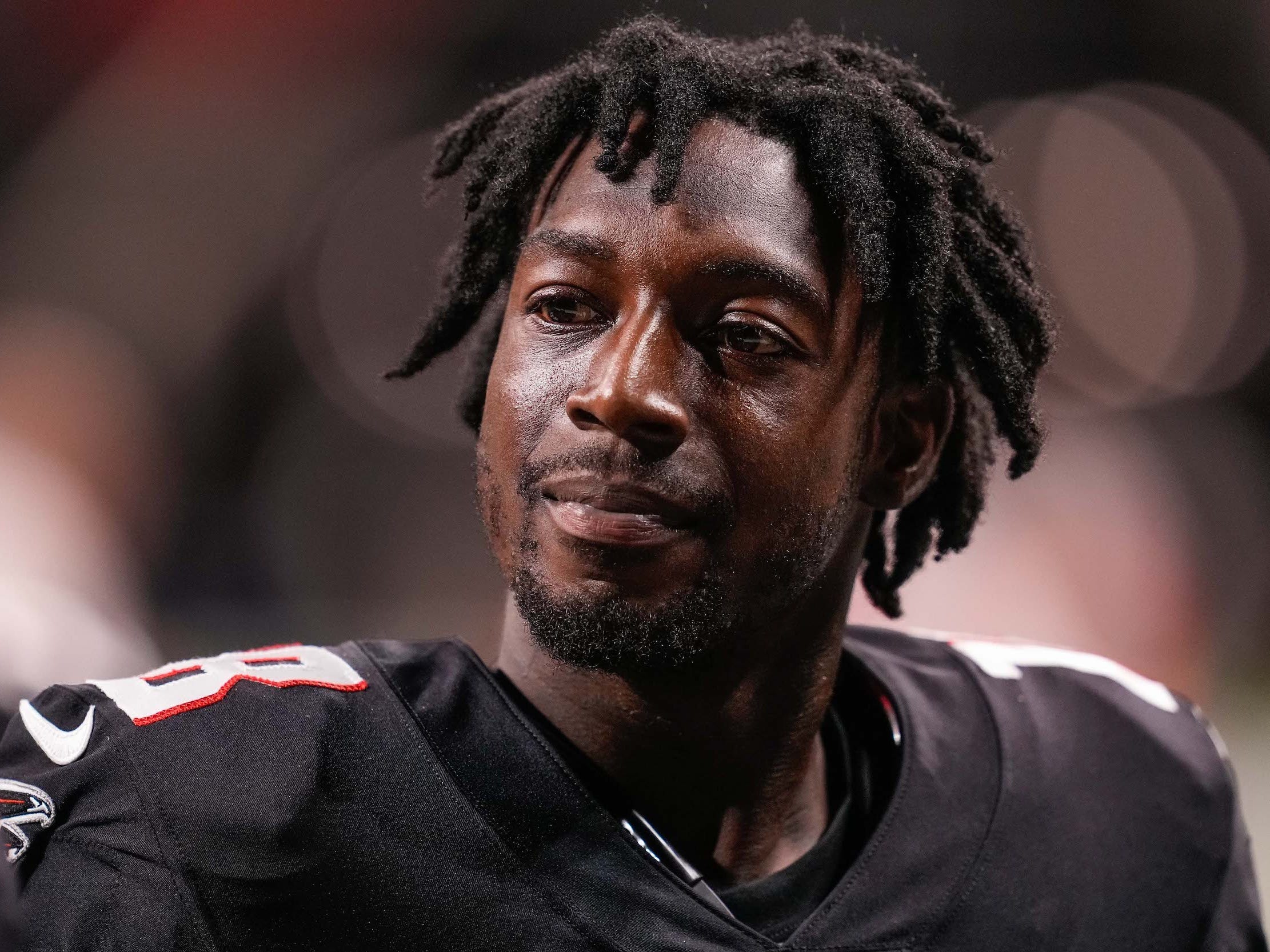 Atlanta Falcons wide receiver Calvin Ridley (18) on the field at Mercedes-Benz Stadium.