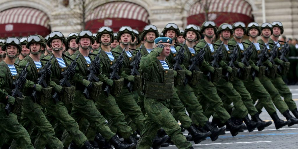 Spetsnaz-troepen marcheren over het Rode Plein