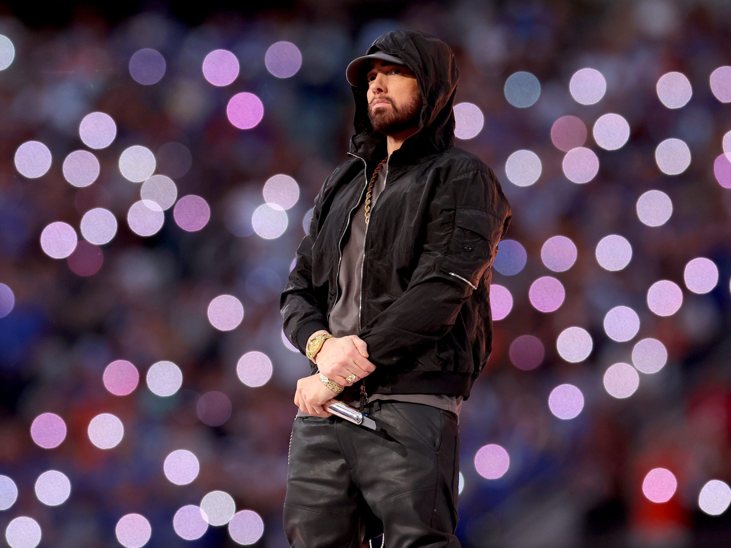 Eminem treedt op tijdens de Super Bowl LVI Halftime Show op 13 februari 2022. 
