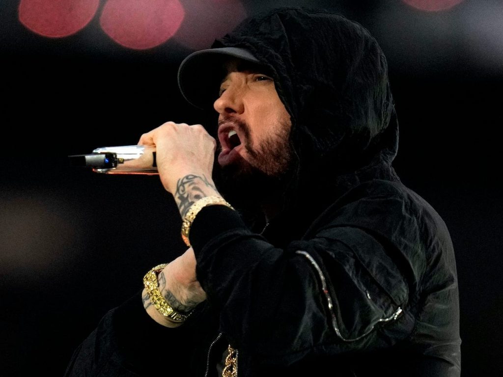 Eminem treedt op tijdens de Super Bowl LVI op 13 februari 2022.