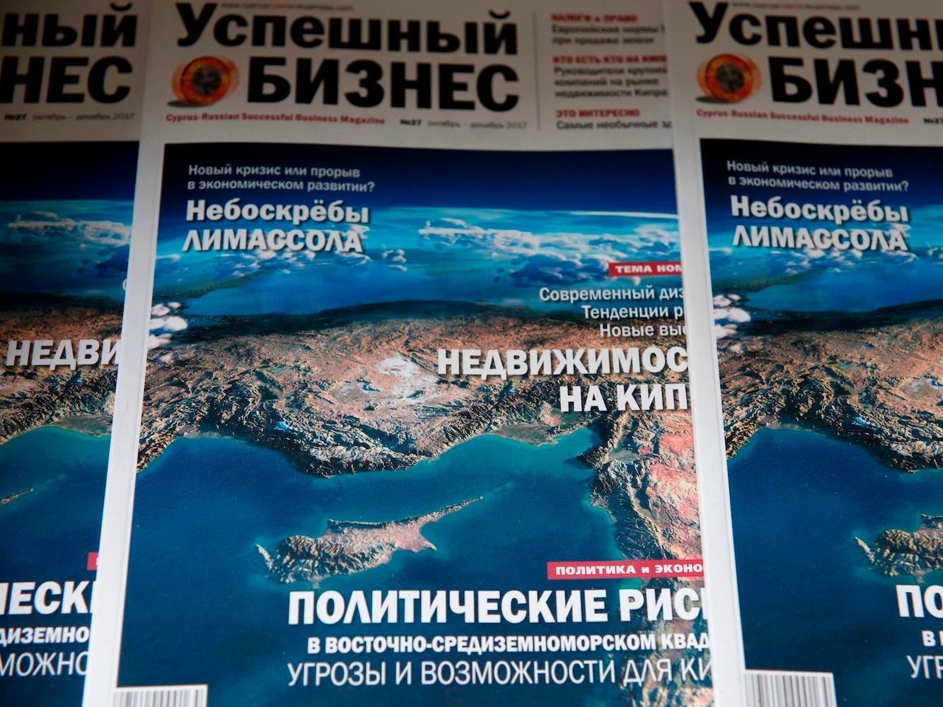 De voorpagina van een Russisch zakenblad in Cyprus.
