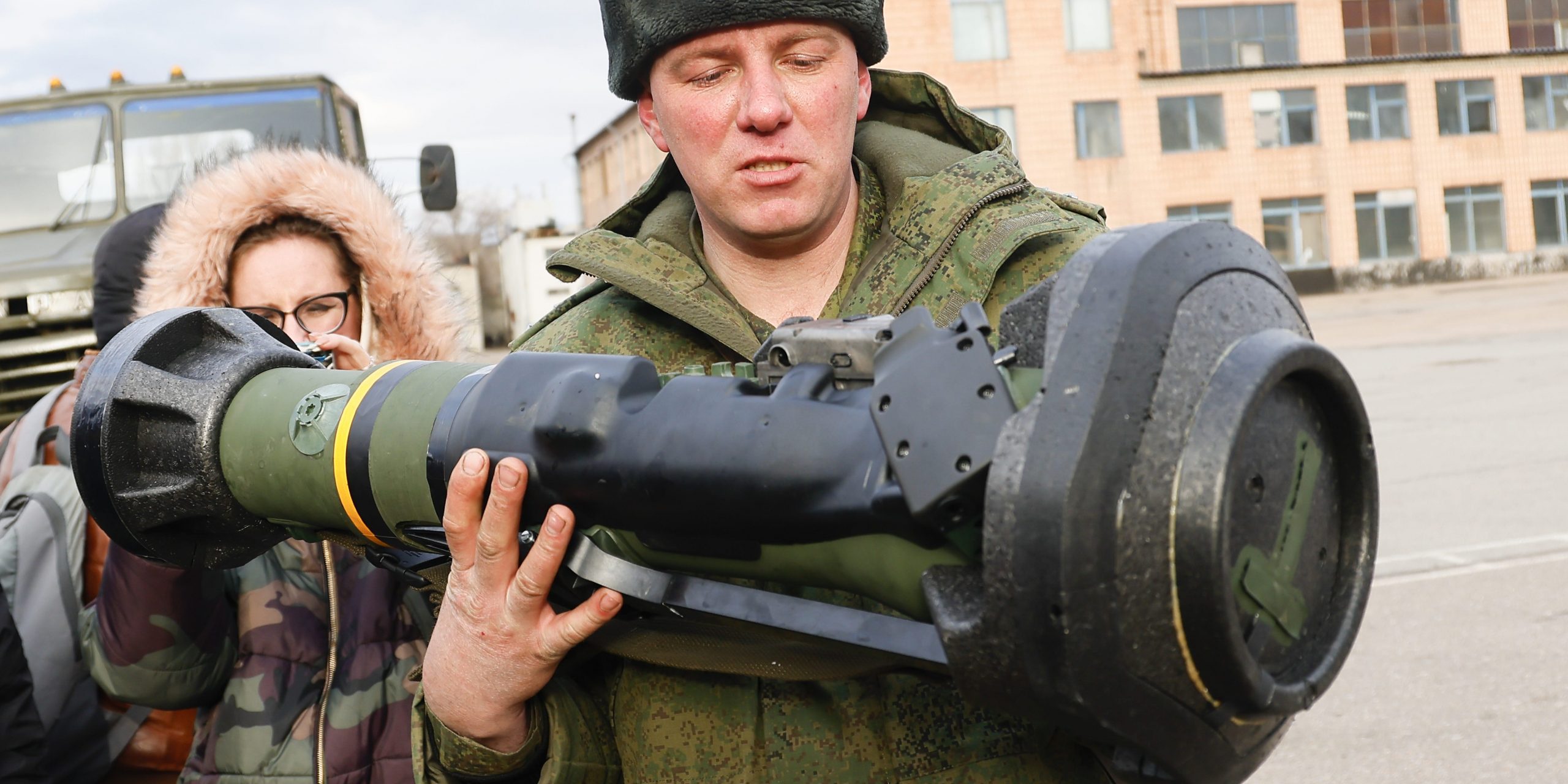 Tanks en raketwerpers werden eind maart naar Oost-Oekraïne overgebracht.