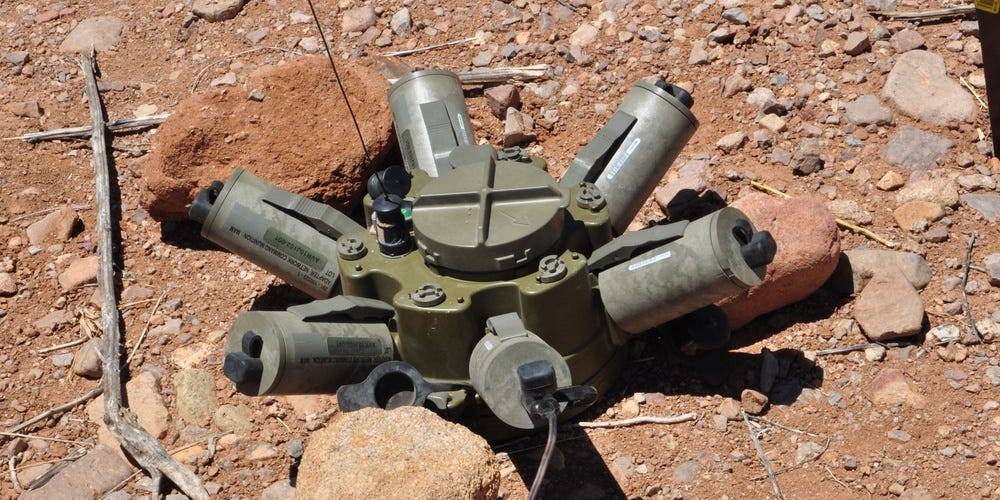 Een XM-7 Spider Networked Munition met bevestigde claymores